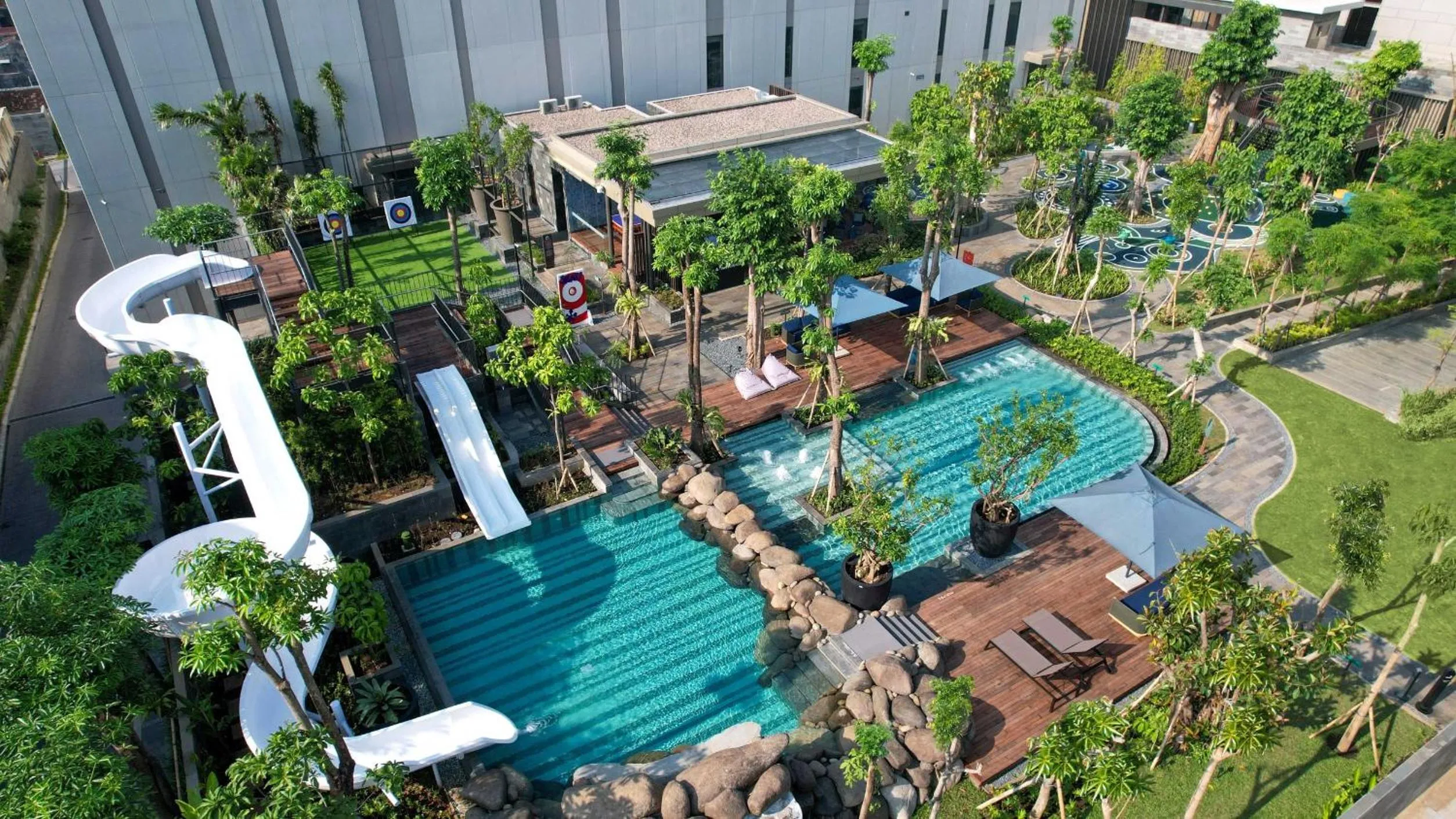 Swimming pool in Padma Hotel Semarang