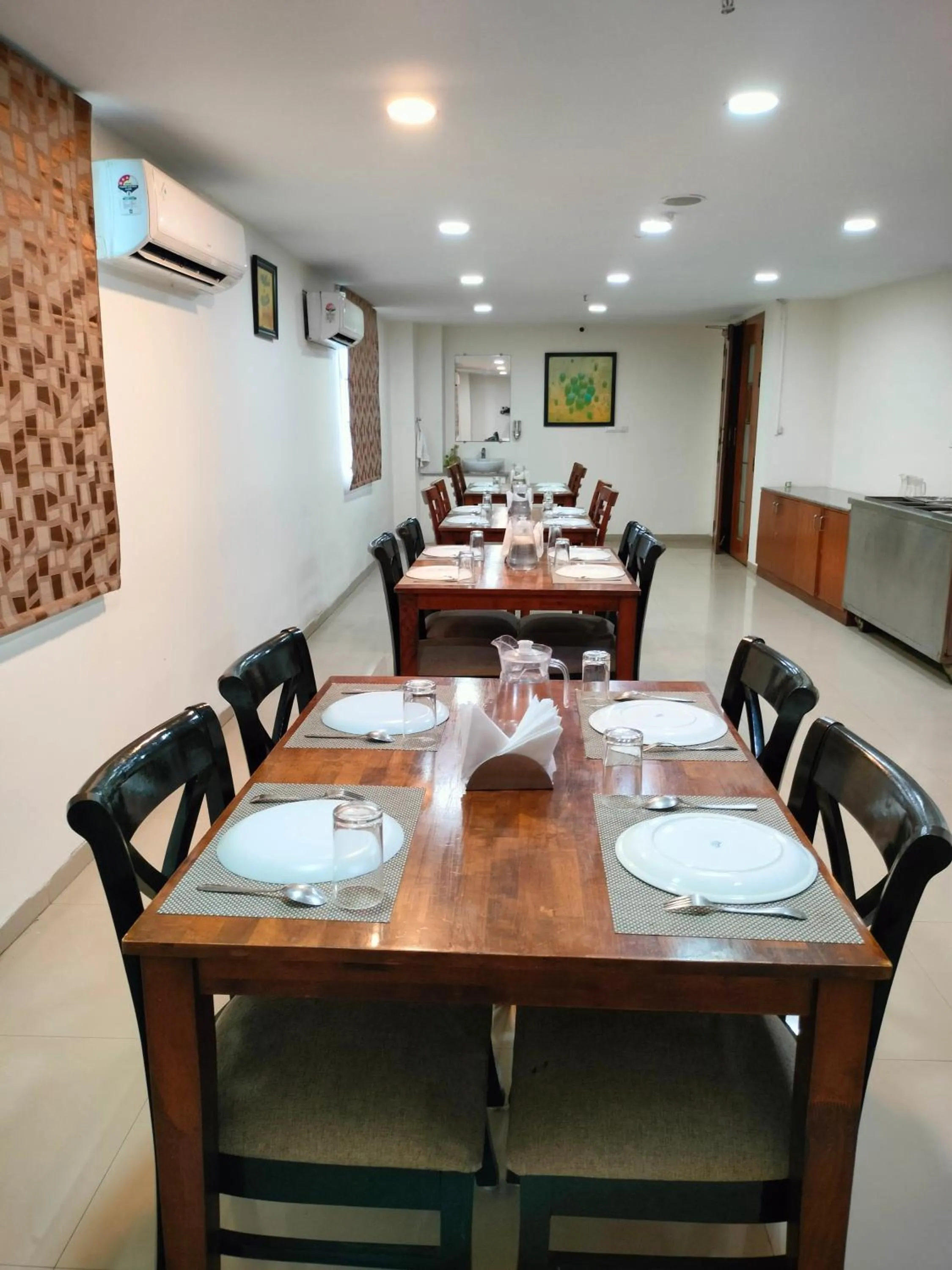 Restaurant/places to eat in The Townhall (Unit of Prohotel)