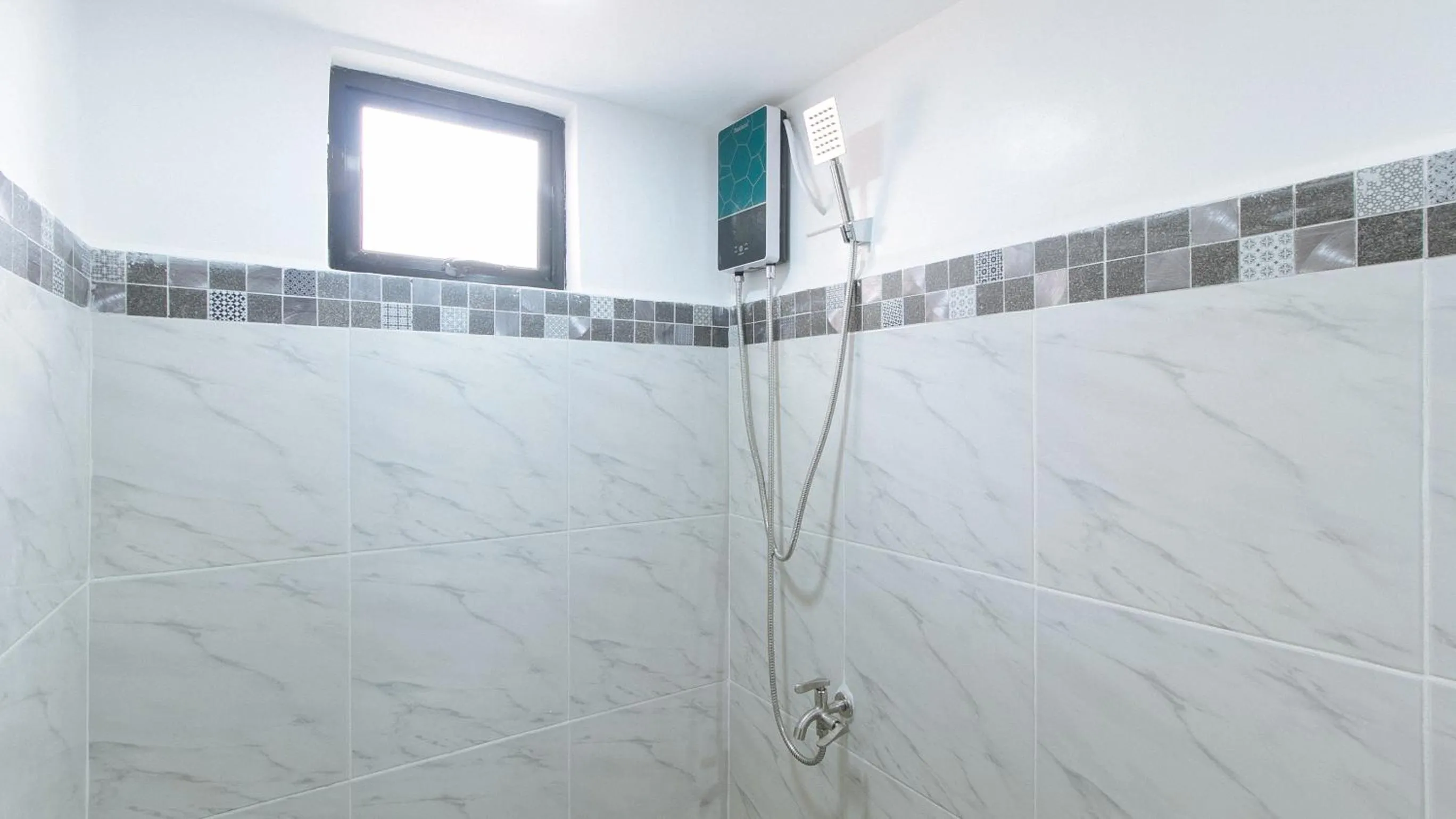 Shower in RedDoorz near UST Sampaloc Manila