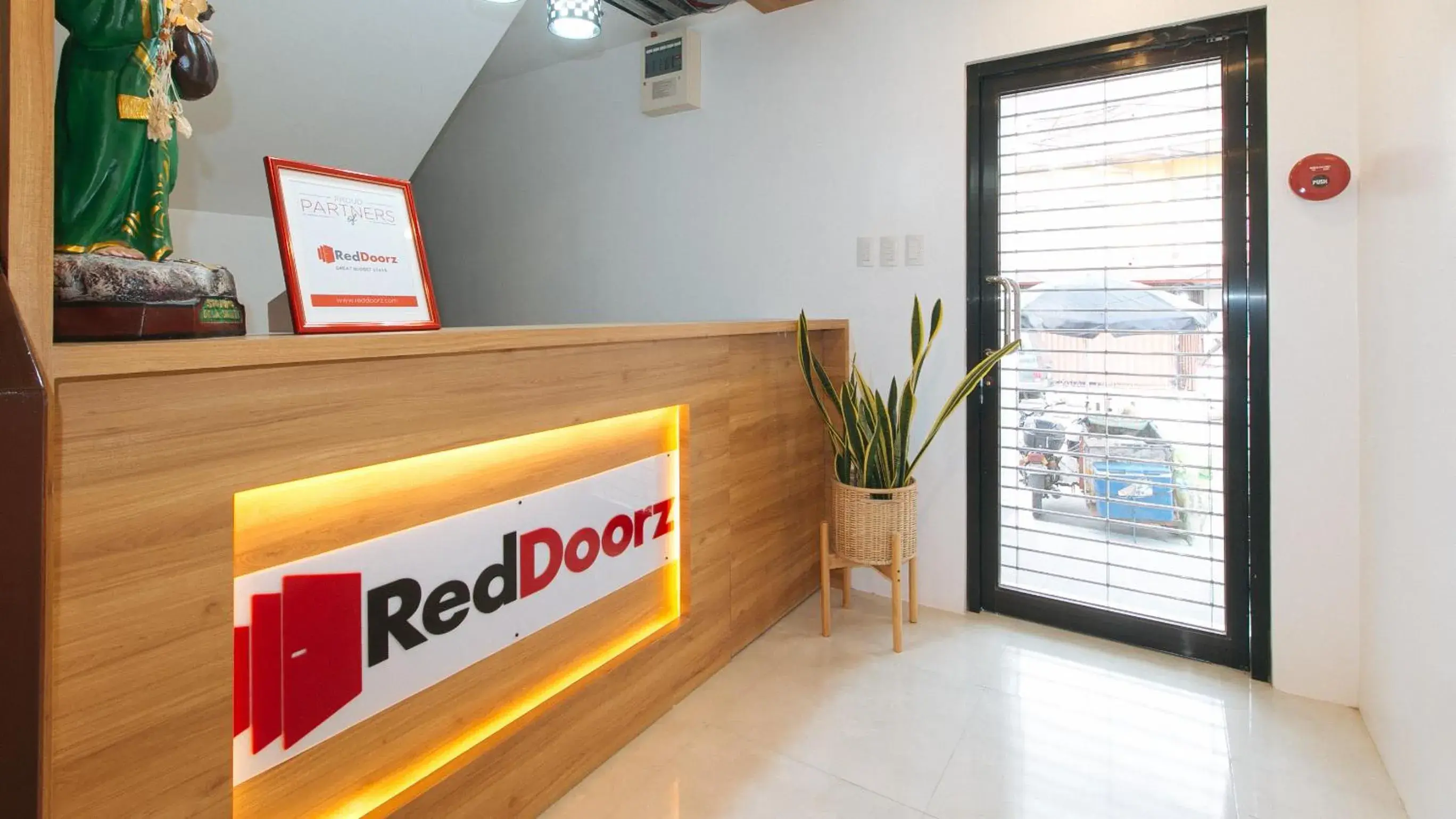 Lobby or reception in RedDoorz near UST Sampaloc Manila Lobby or reception in RedDoorz near UST Sampaloc Manila