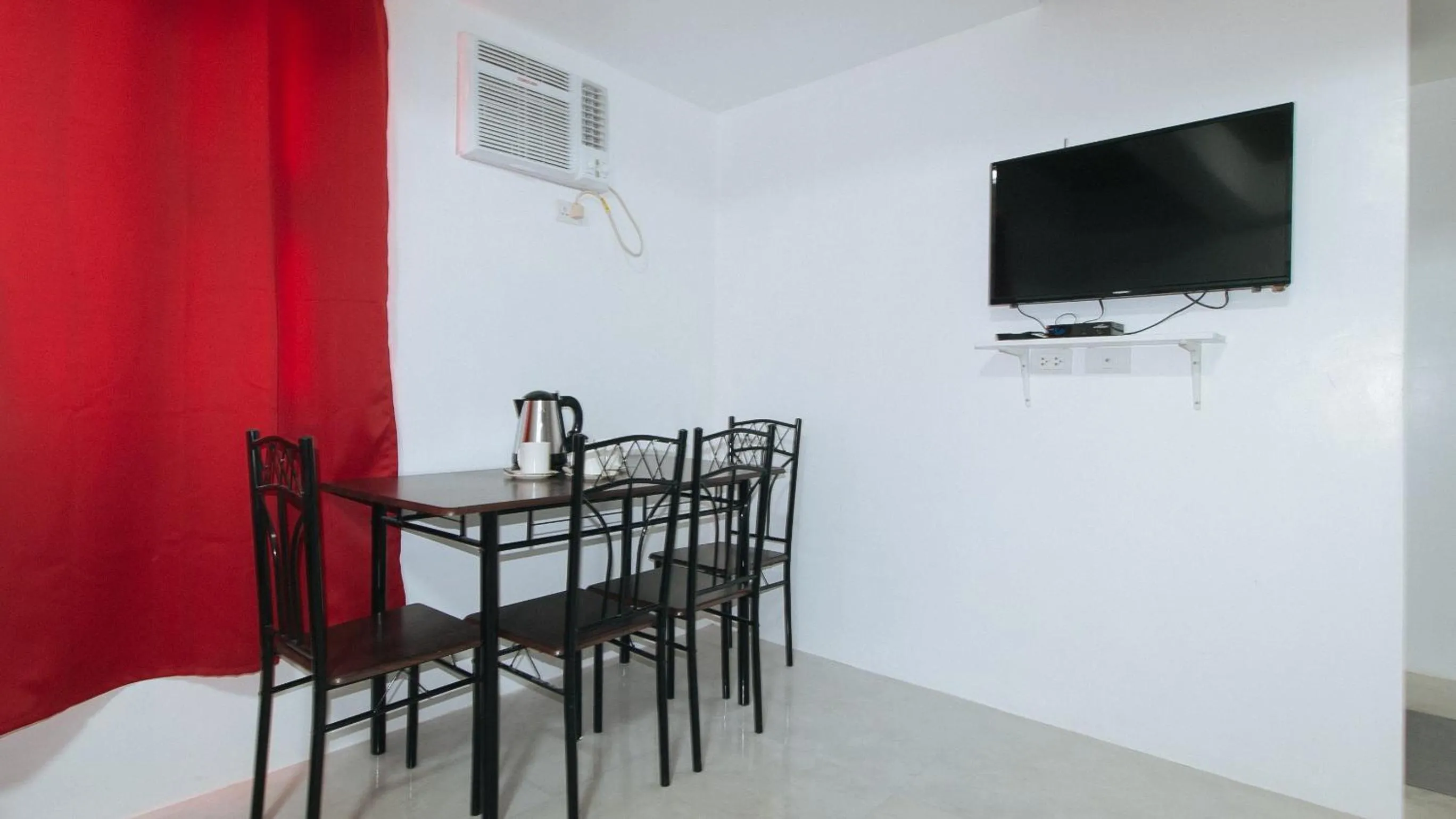 TV and multimedia in RedDoorz near UST Sampaloc Manila