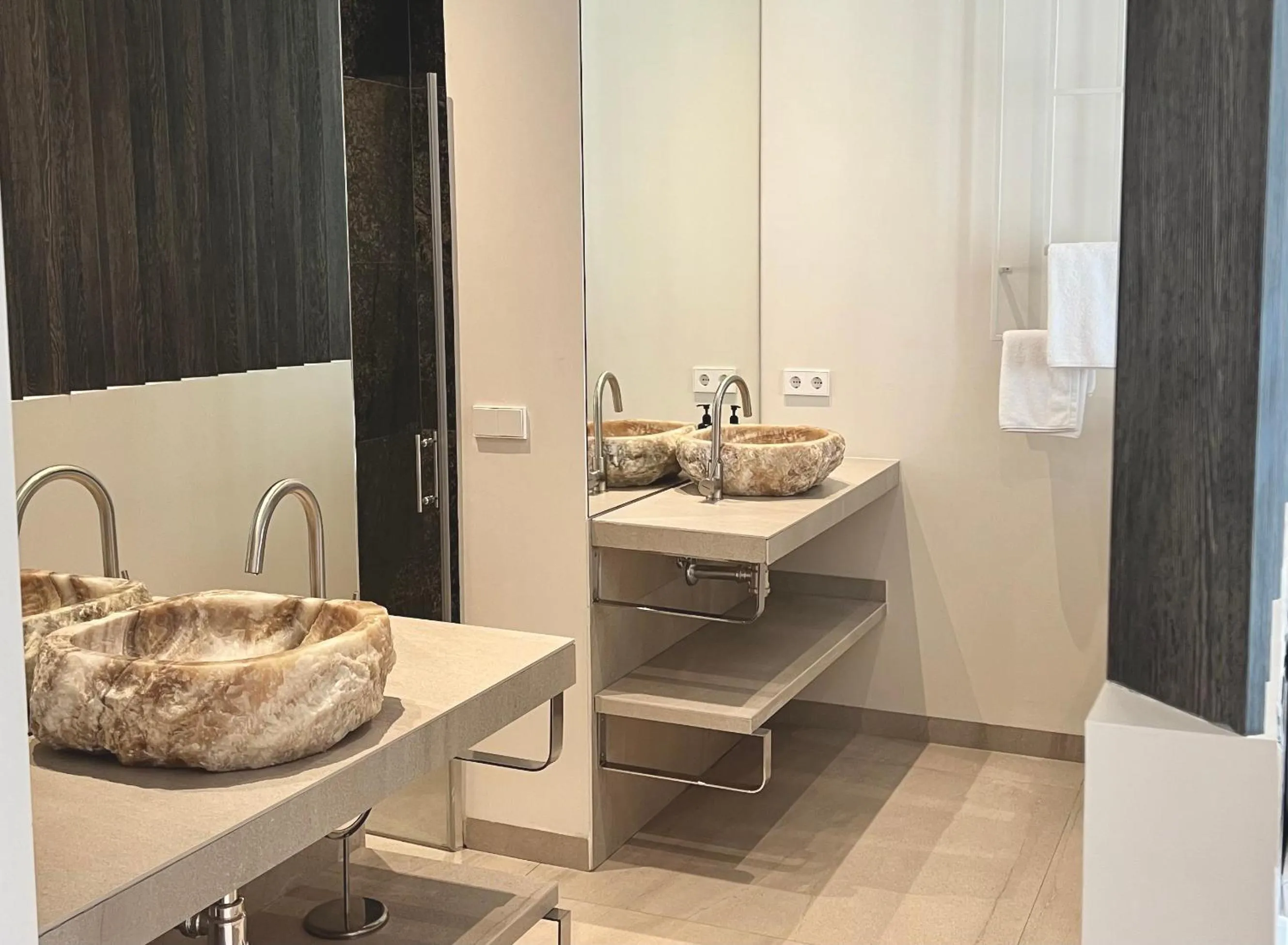 Bathroom in Comfy Studios Hotel