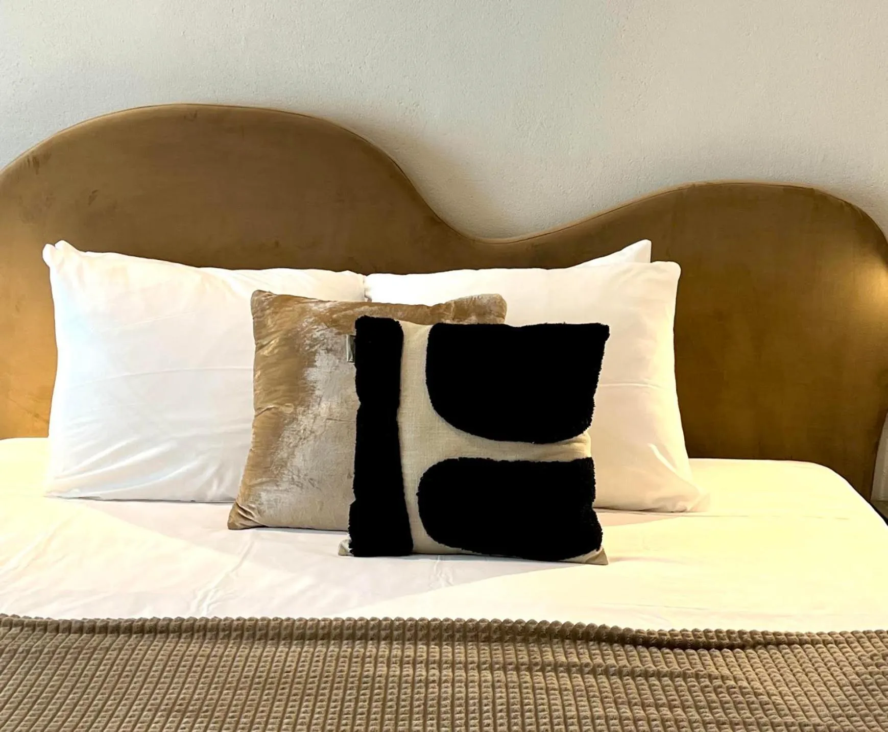 Bedroom, Bed in Comfy Studios Hotel