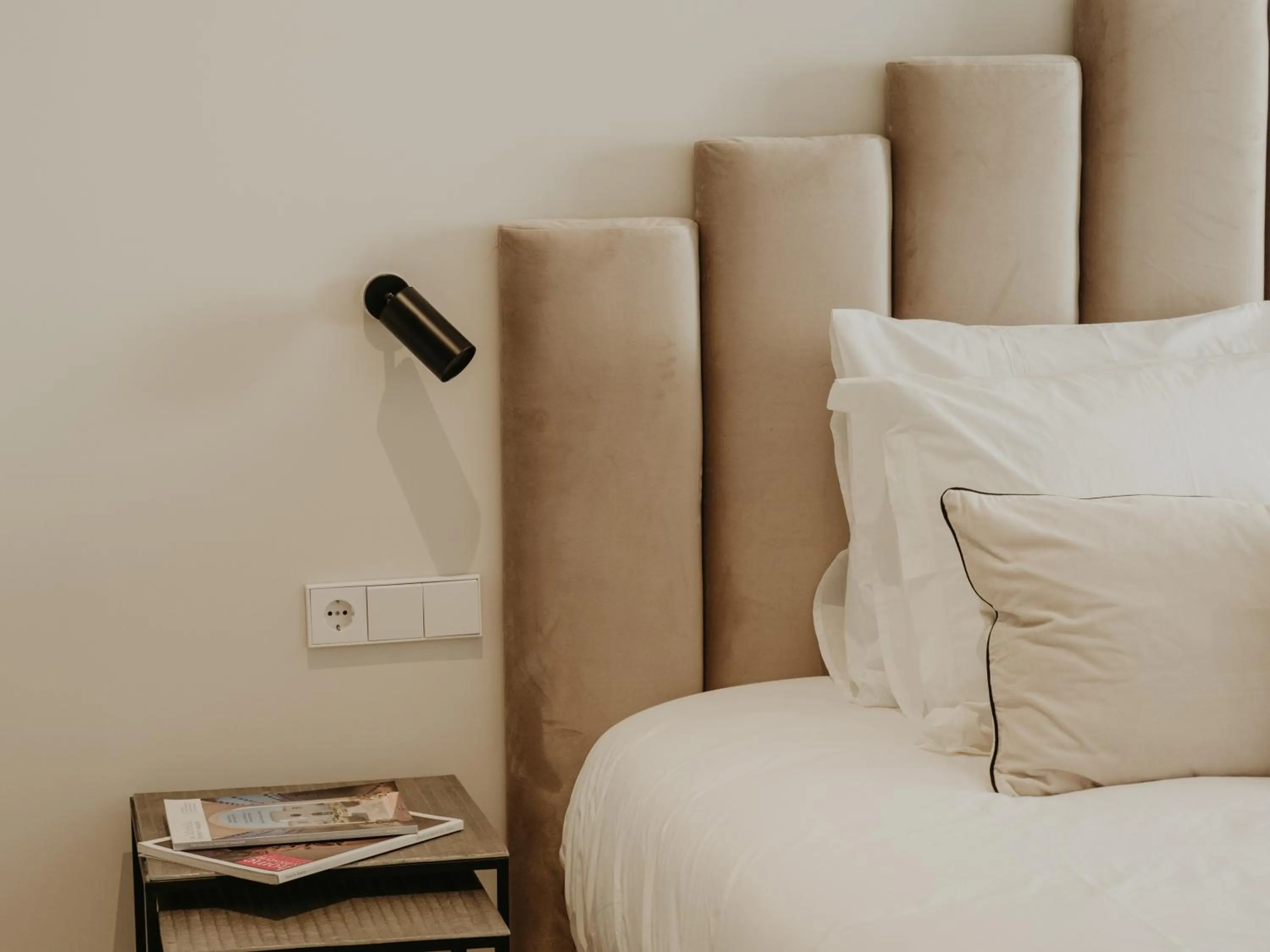 Bedroom, Bed in Comfy Studios Hotel