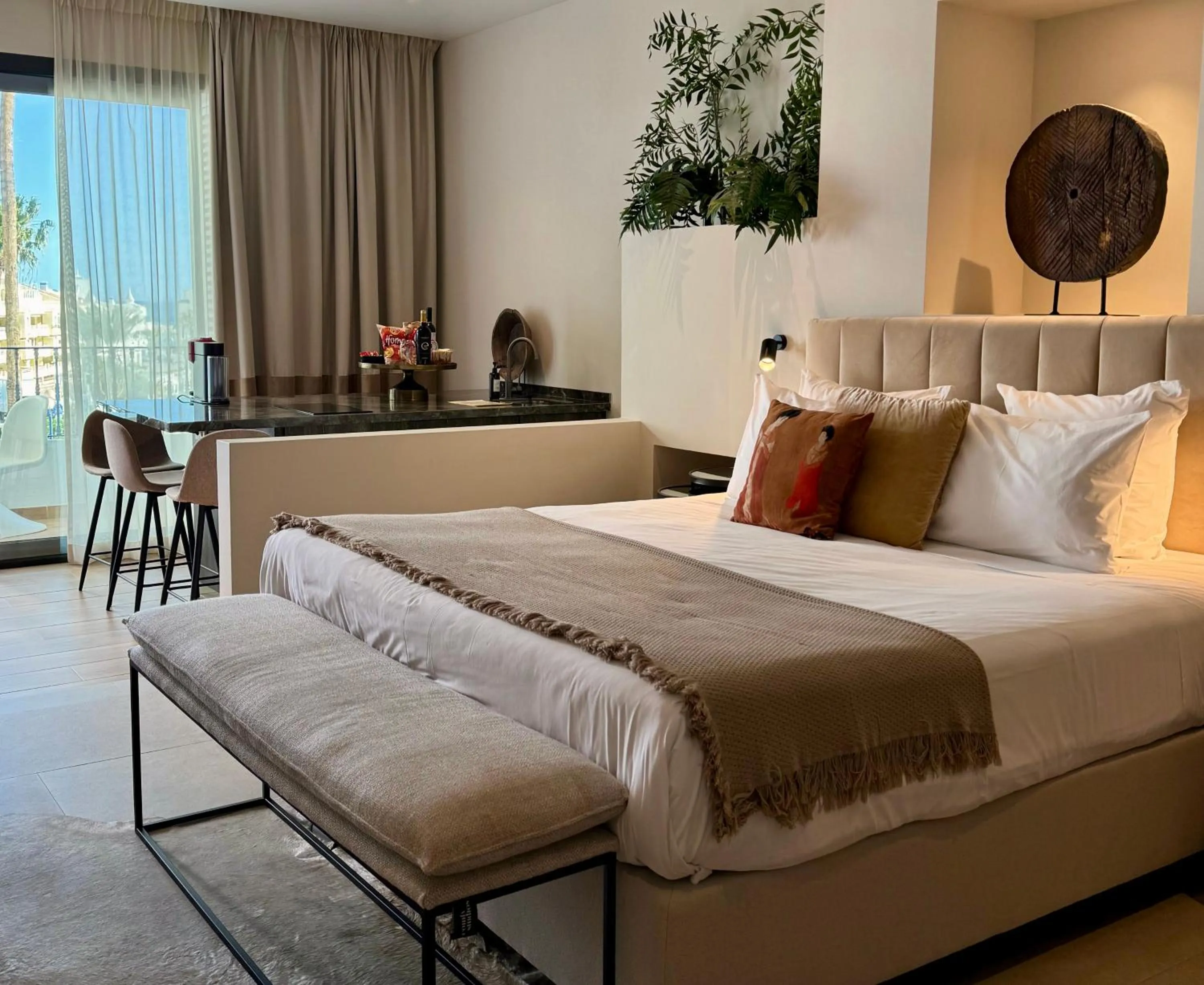 Bedroom, Bed in Comfy Studios Hotel