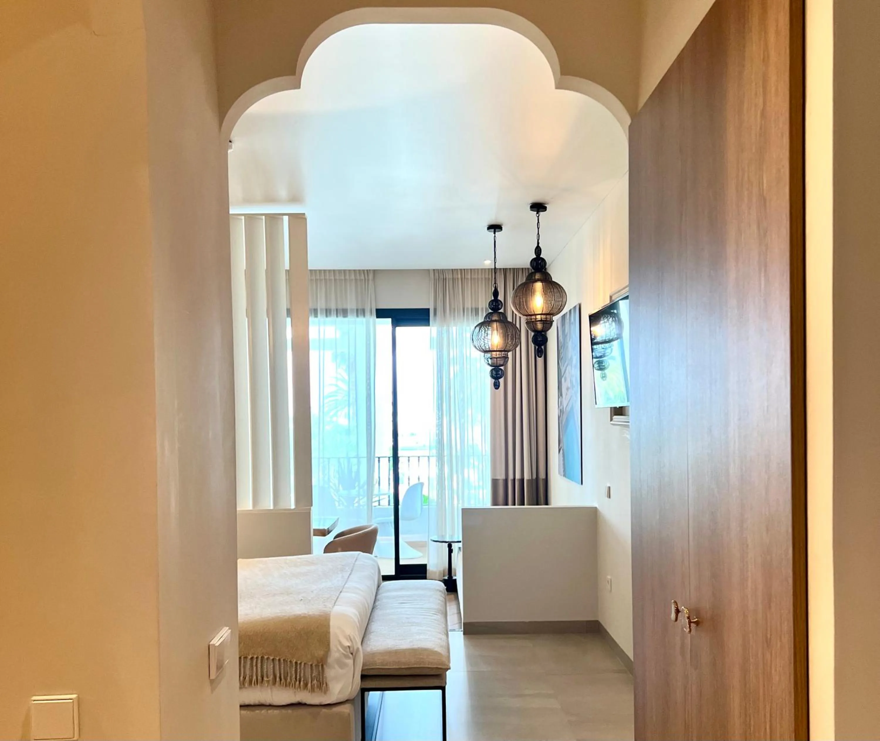 Bedroom, Bed in Comfy Studios Hotel