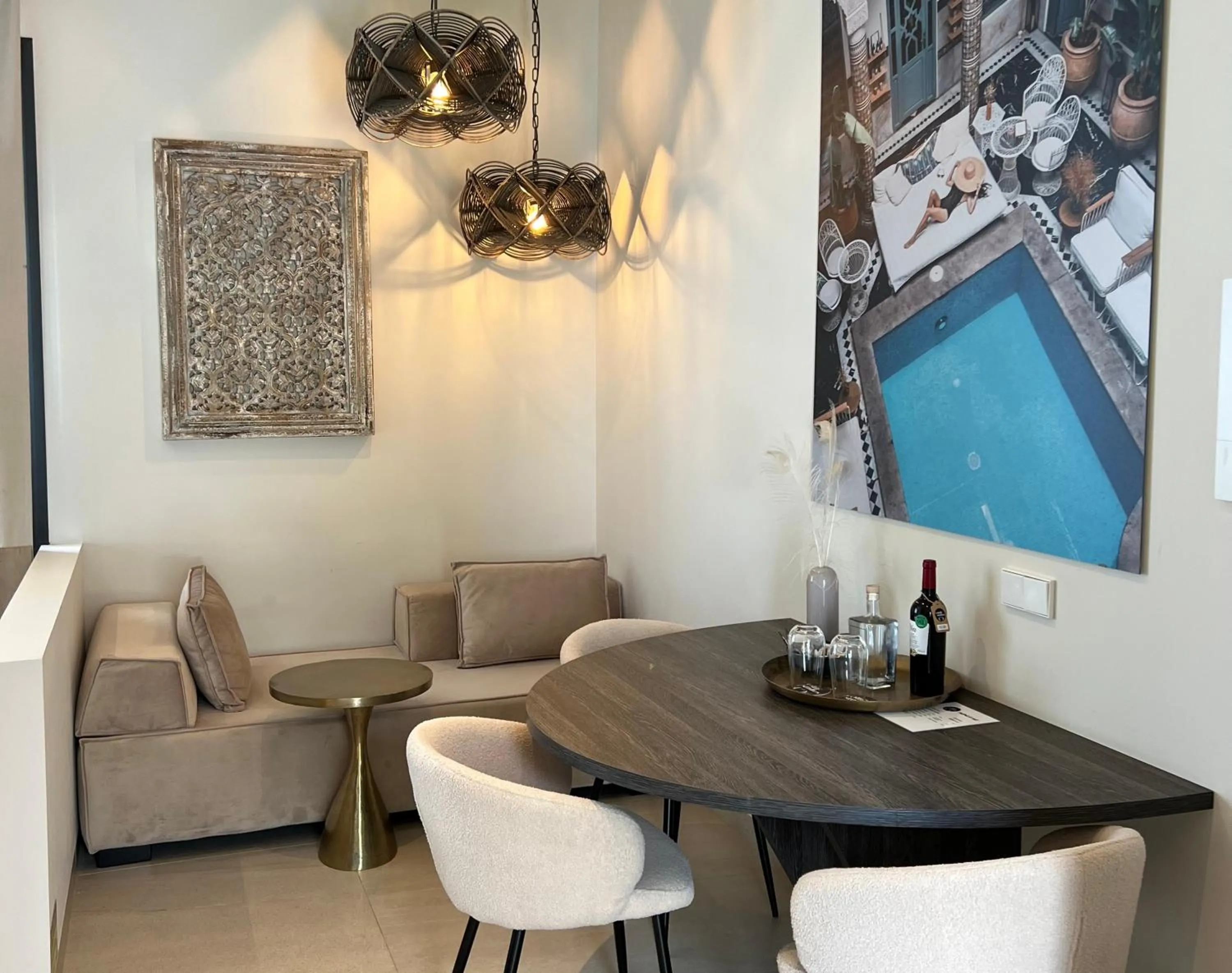 Seating area in Comfy Studios Hotel