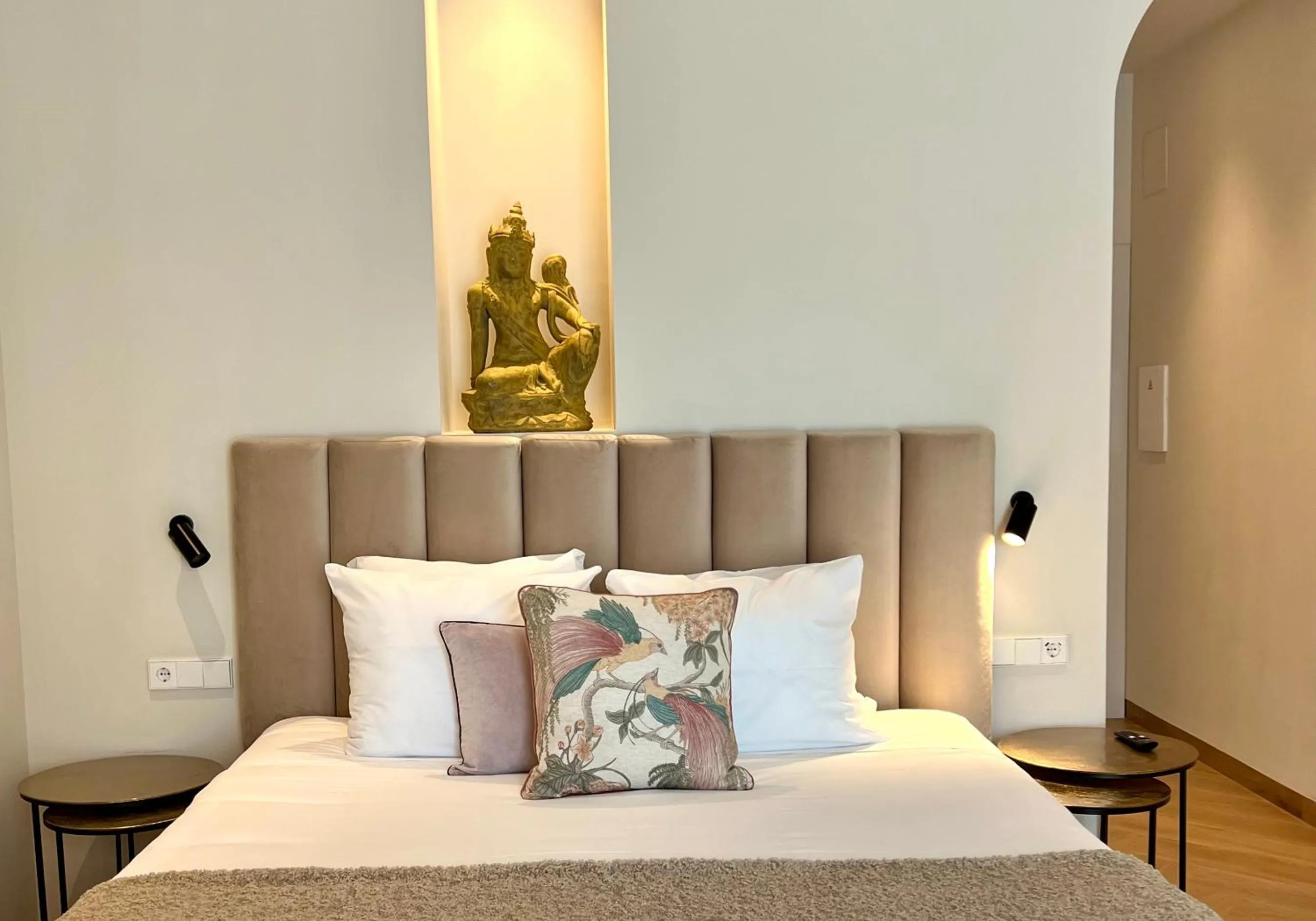 Bedroom, Bed in Comfy Studios Hotel