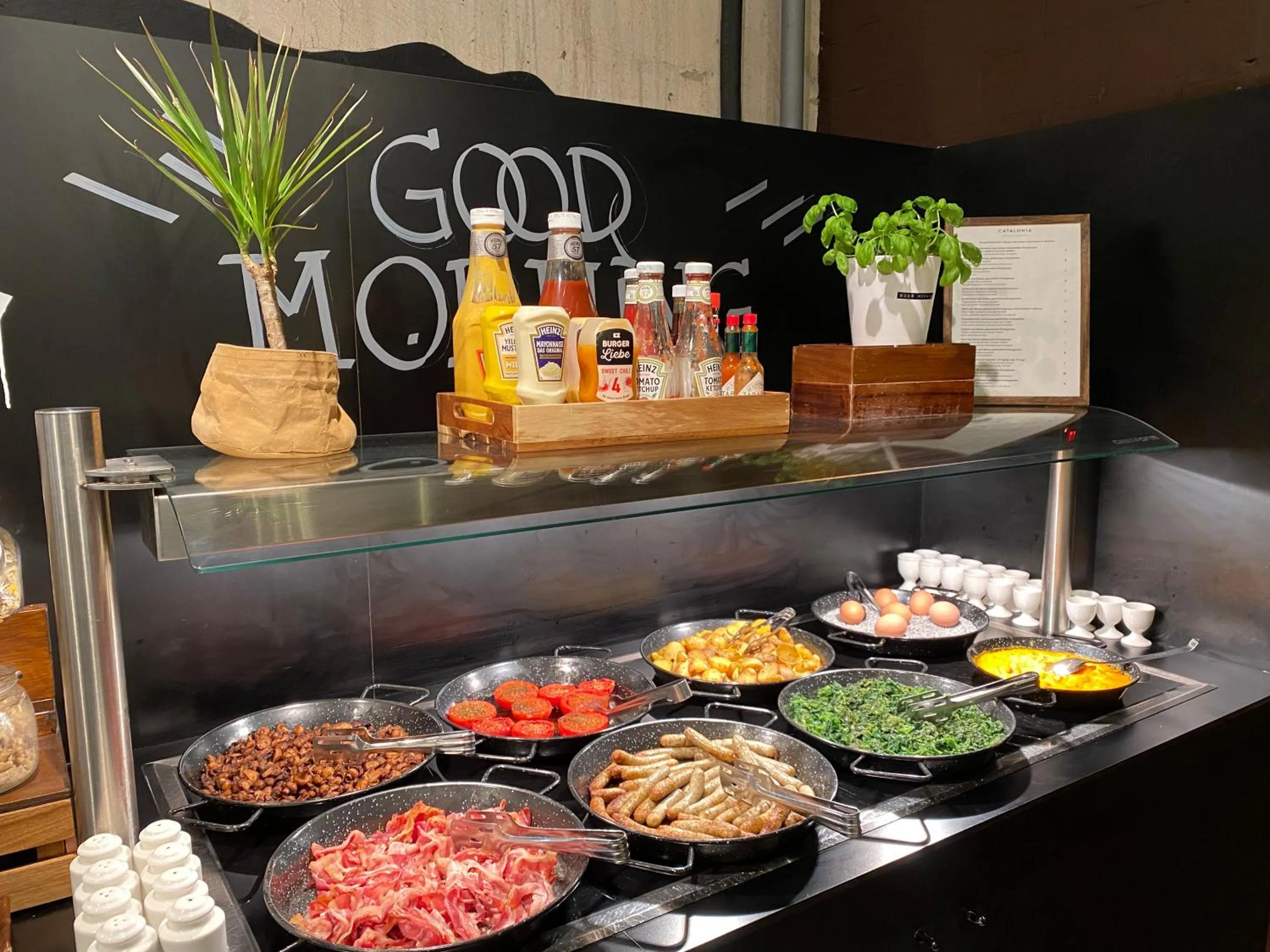 Buffet breakfast in Catalonia Berlin Mitte