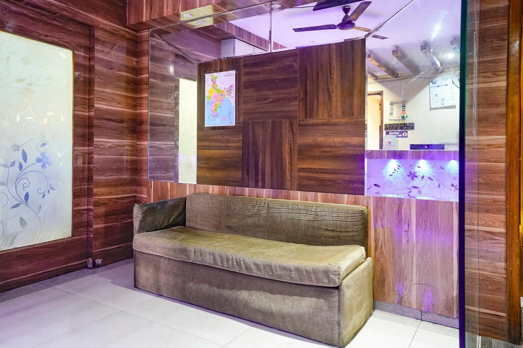 Seating area in Via New Silver Elite