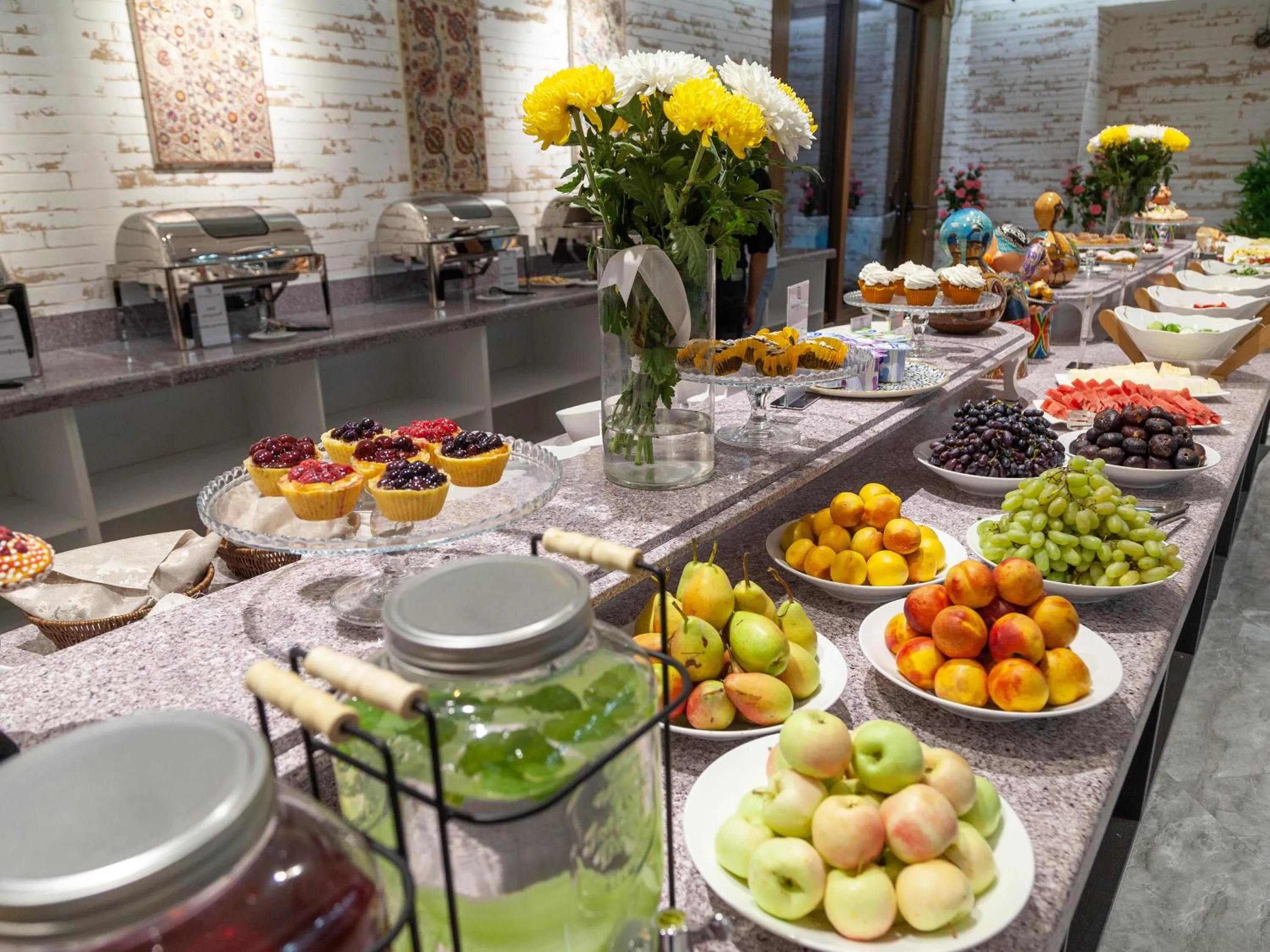 Food in Paradise Plaza Luxury Hotel