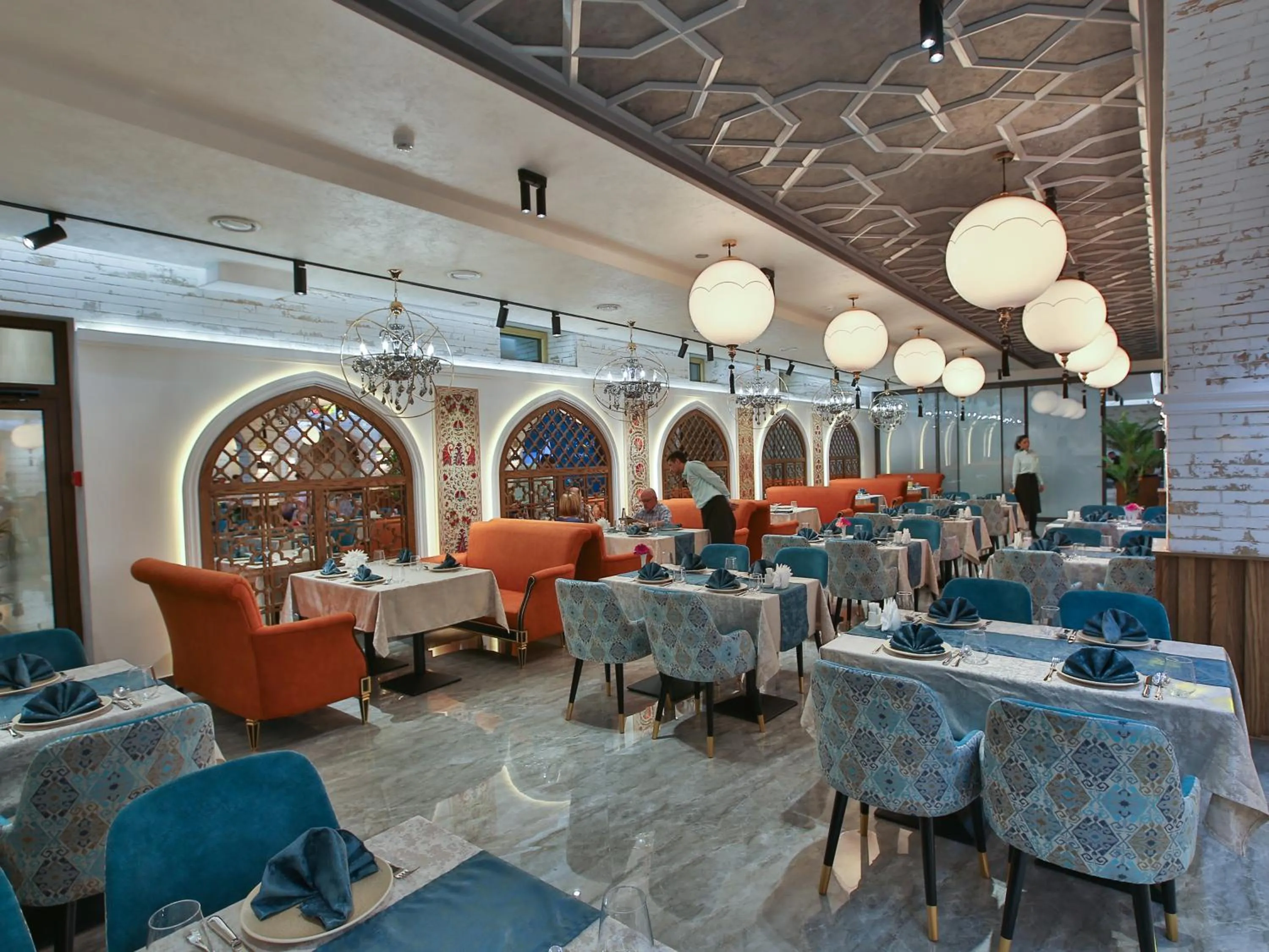 Restaurant/places to eat in Paradise Plaza Luxury Hotel