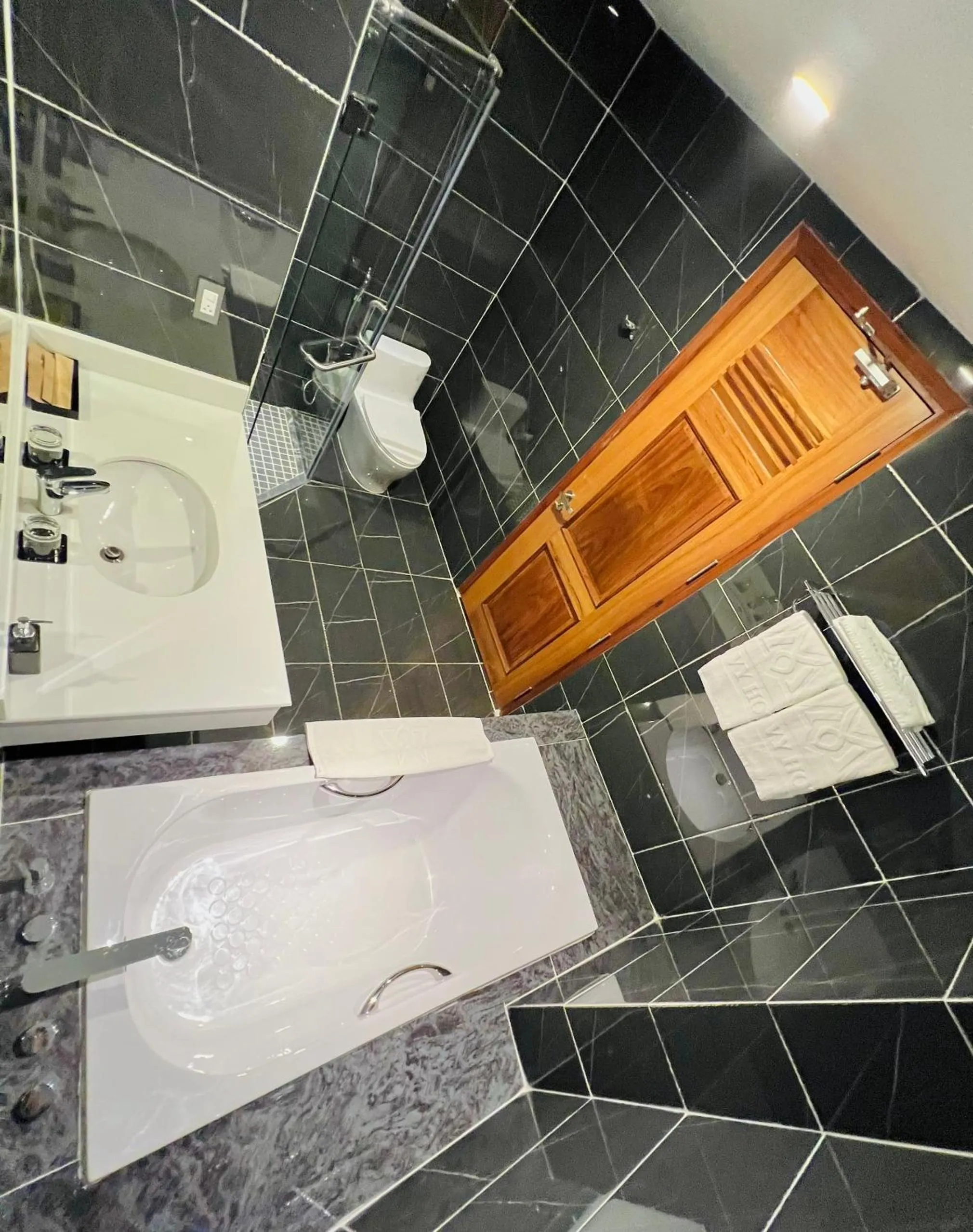 Shower in Mai Vy Hotel Tay Ninh