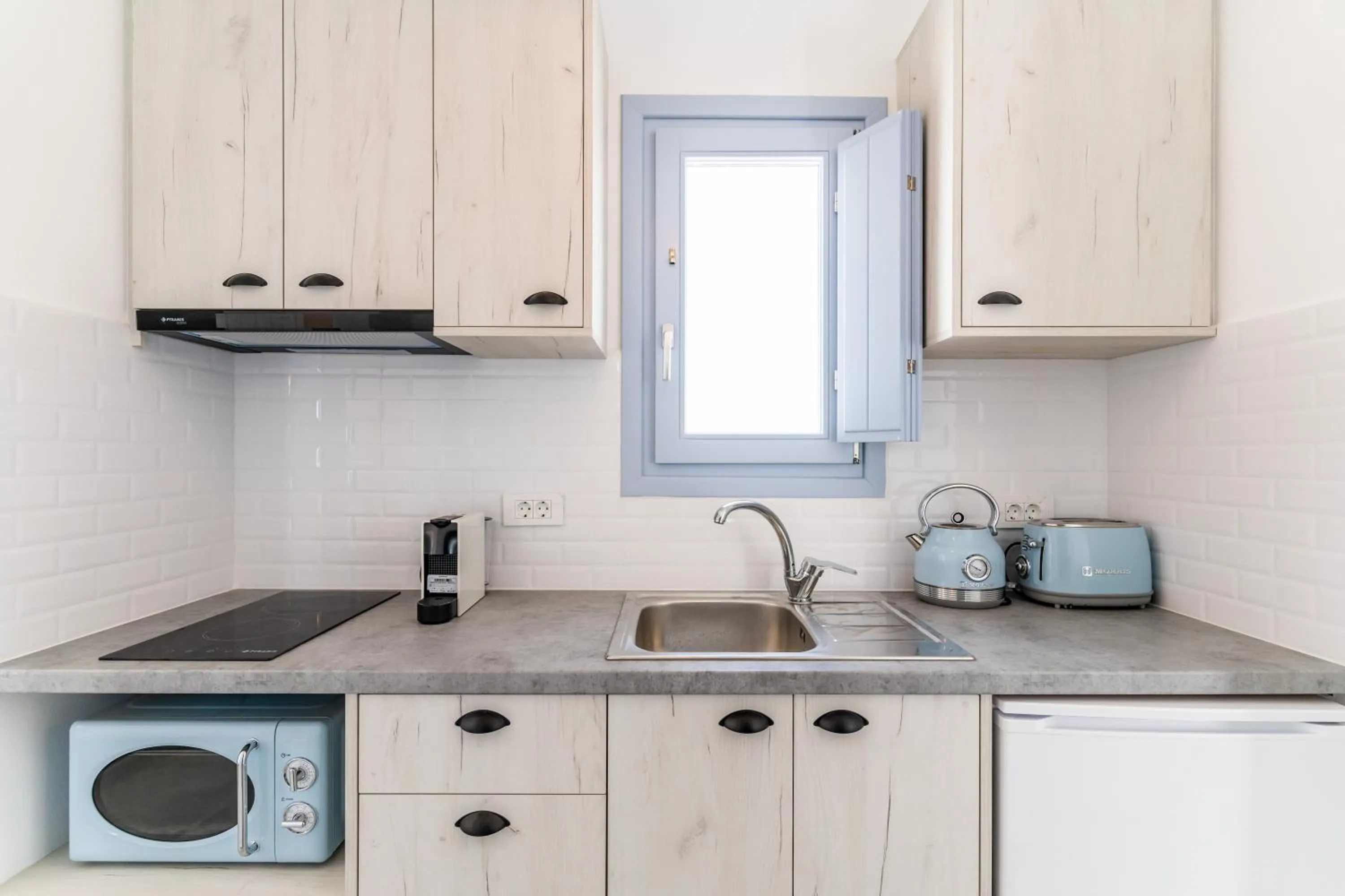 Coffee/tea facilities in SantoRossa Luxury Villas