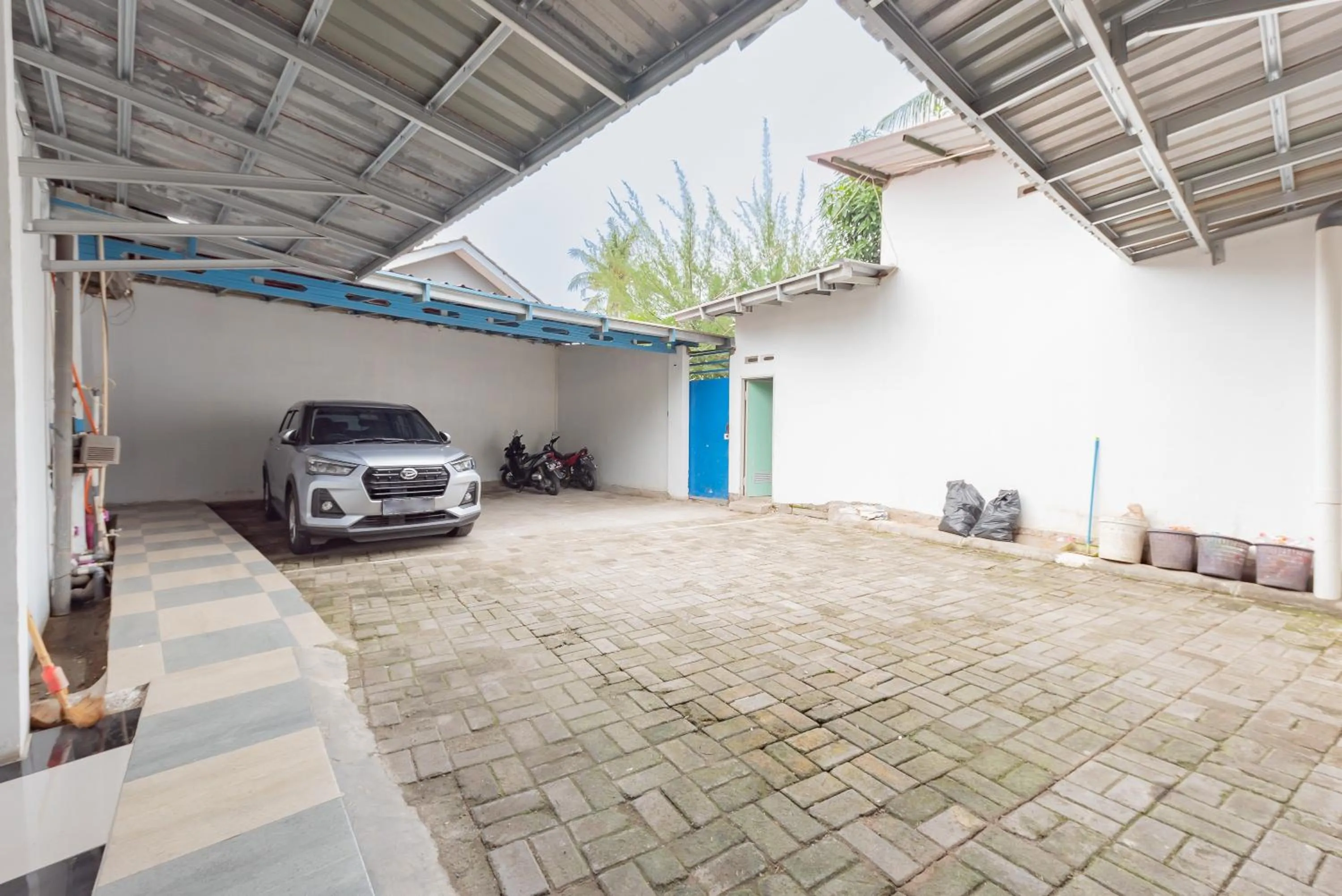 Parking in RedDoorz at Jalan Otista Karawang