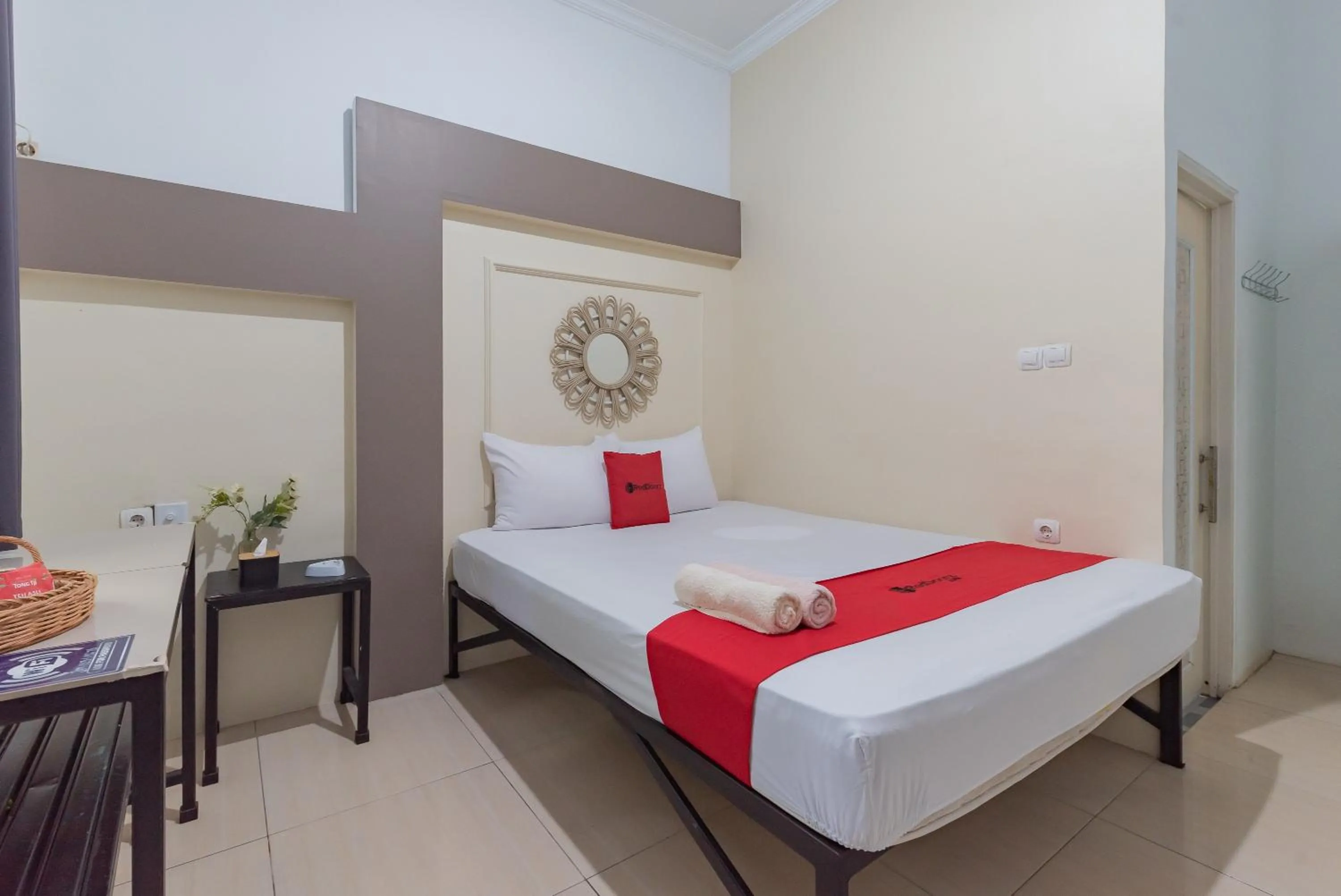 Bed in RedDoorz at Jalan Otista Karawang