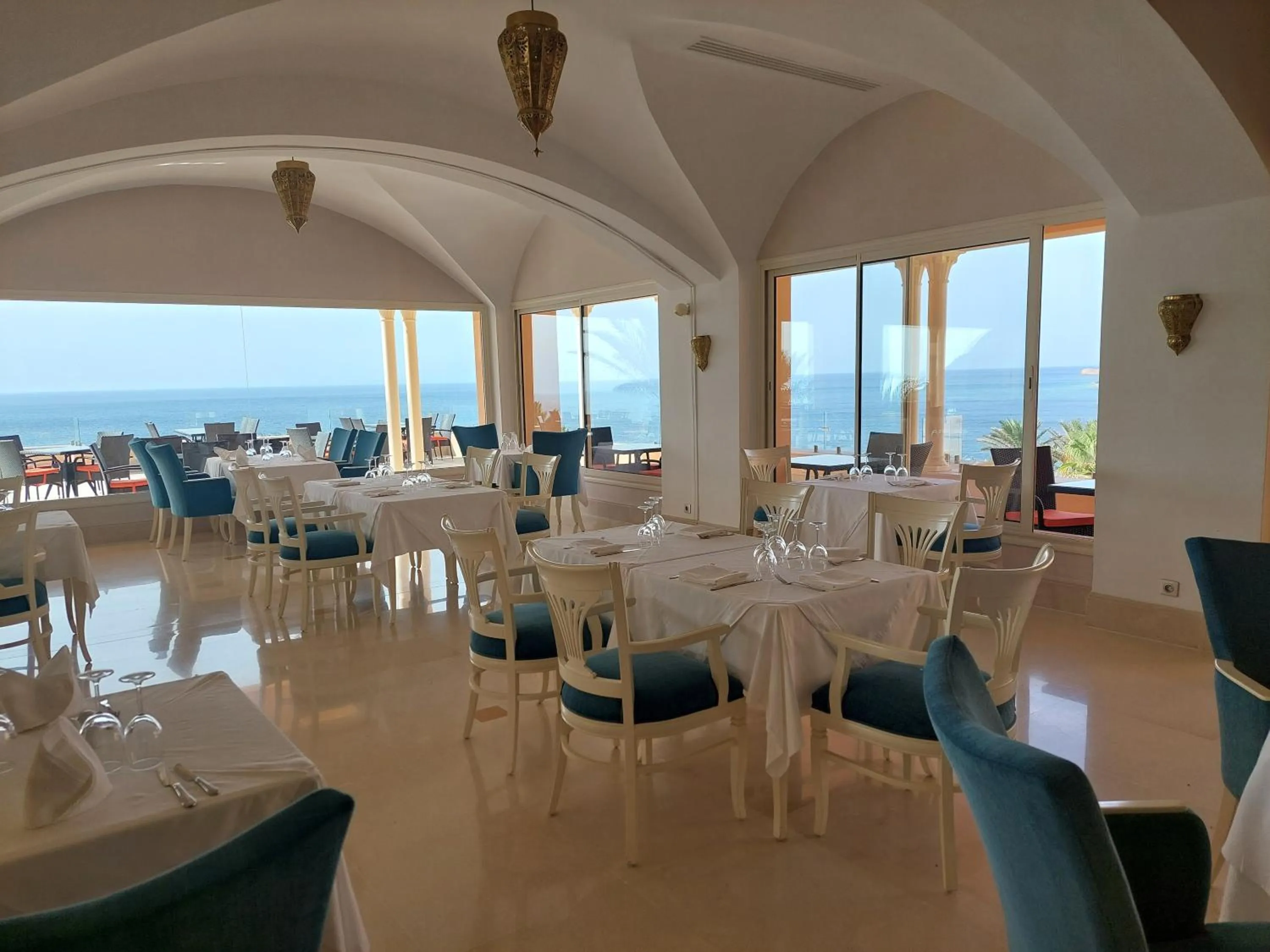 Restaurant/places to eat in Royal Tulip Korbous Bay Thalasso & Springs