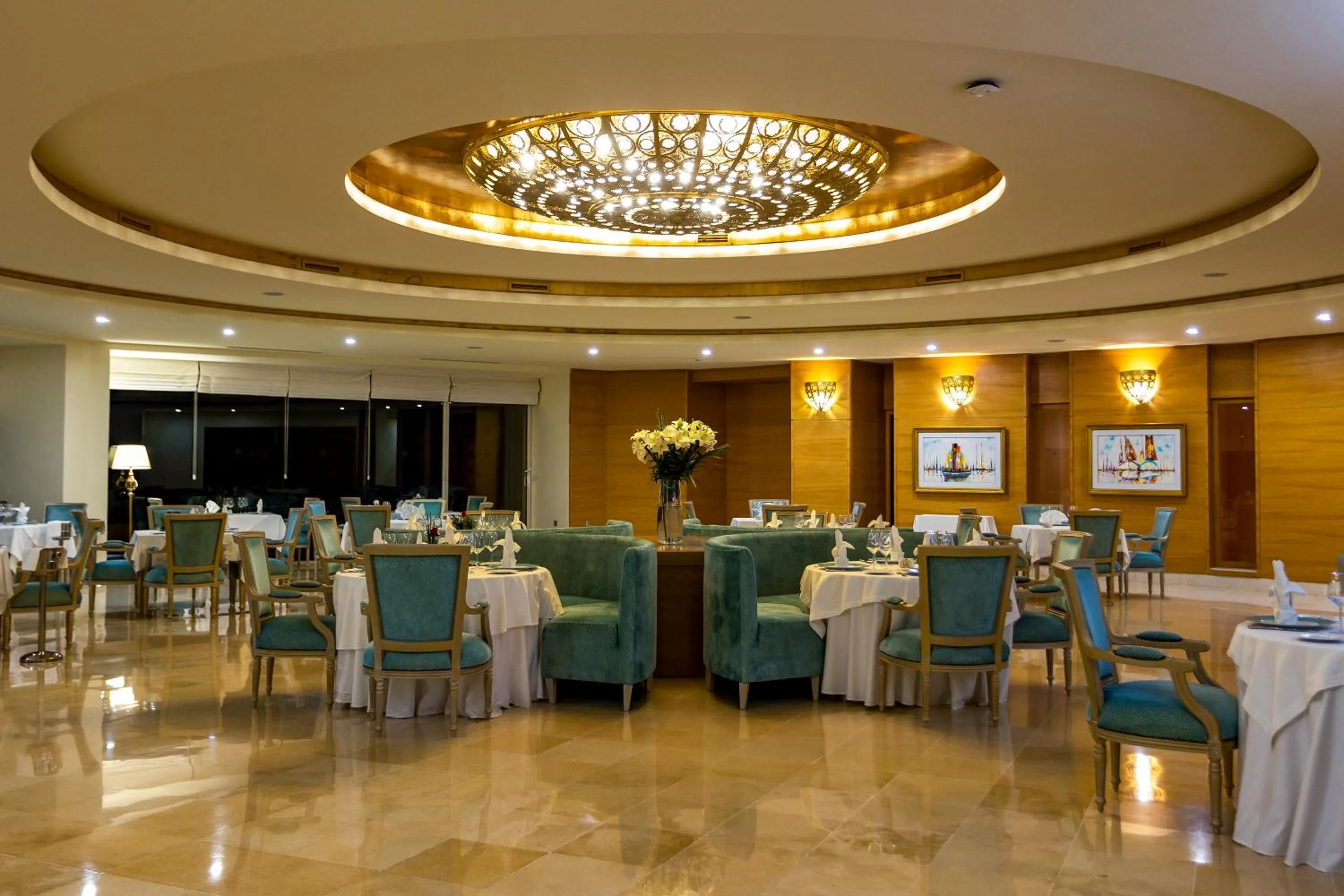 Restaurant/places to eat in Royal Tulip Korbous Bay Thalasso & Springs