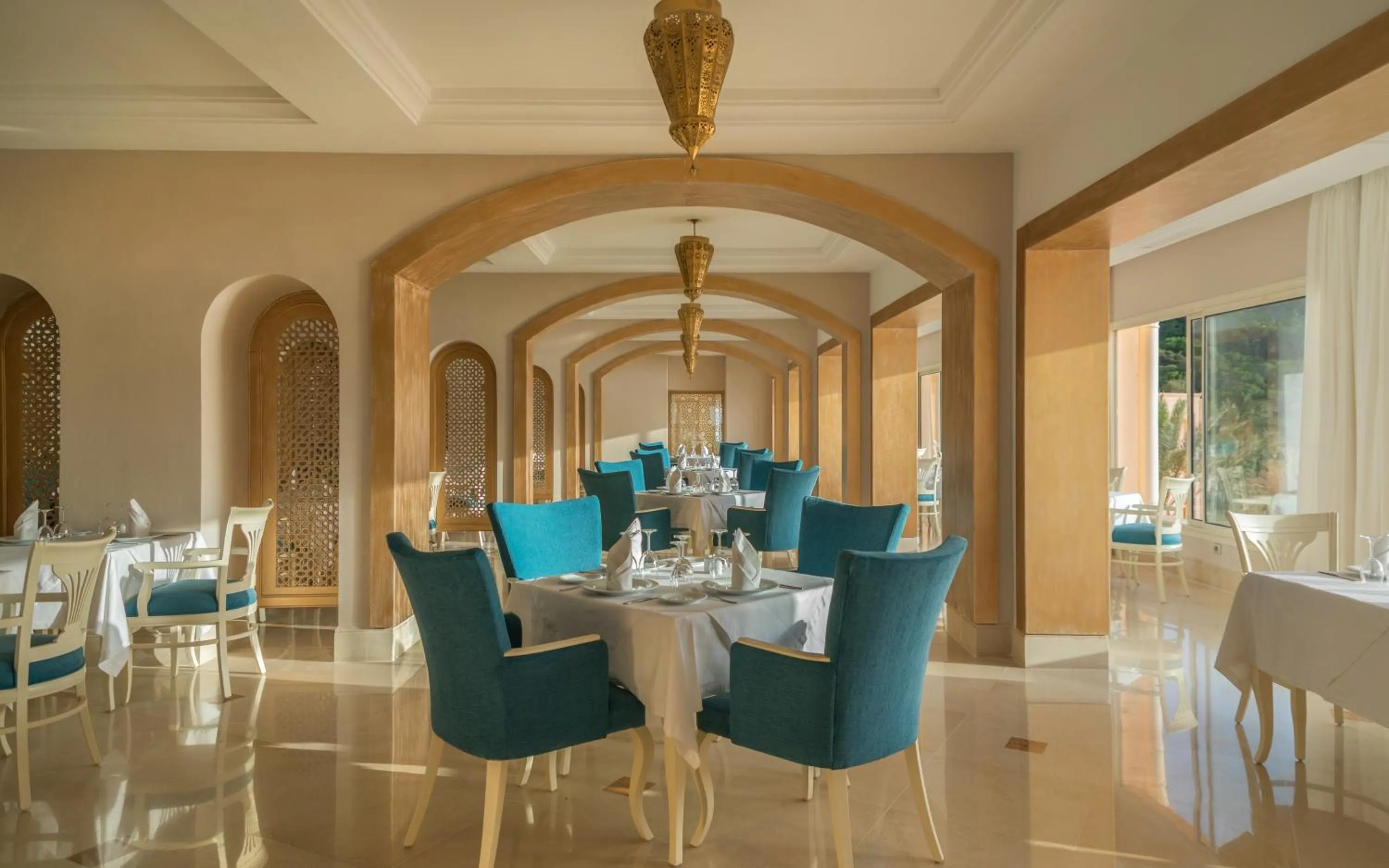 Restaurant/places to eat in Royal Tulip Korbous Bay Thalasso & Springs