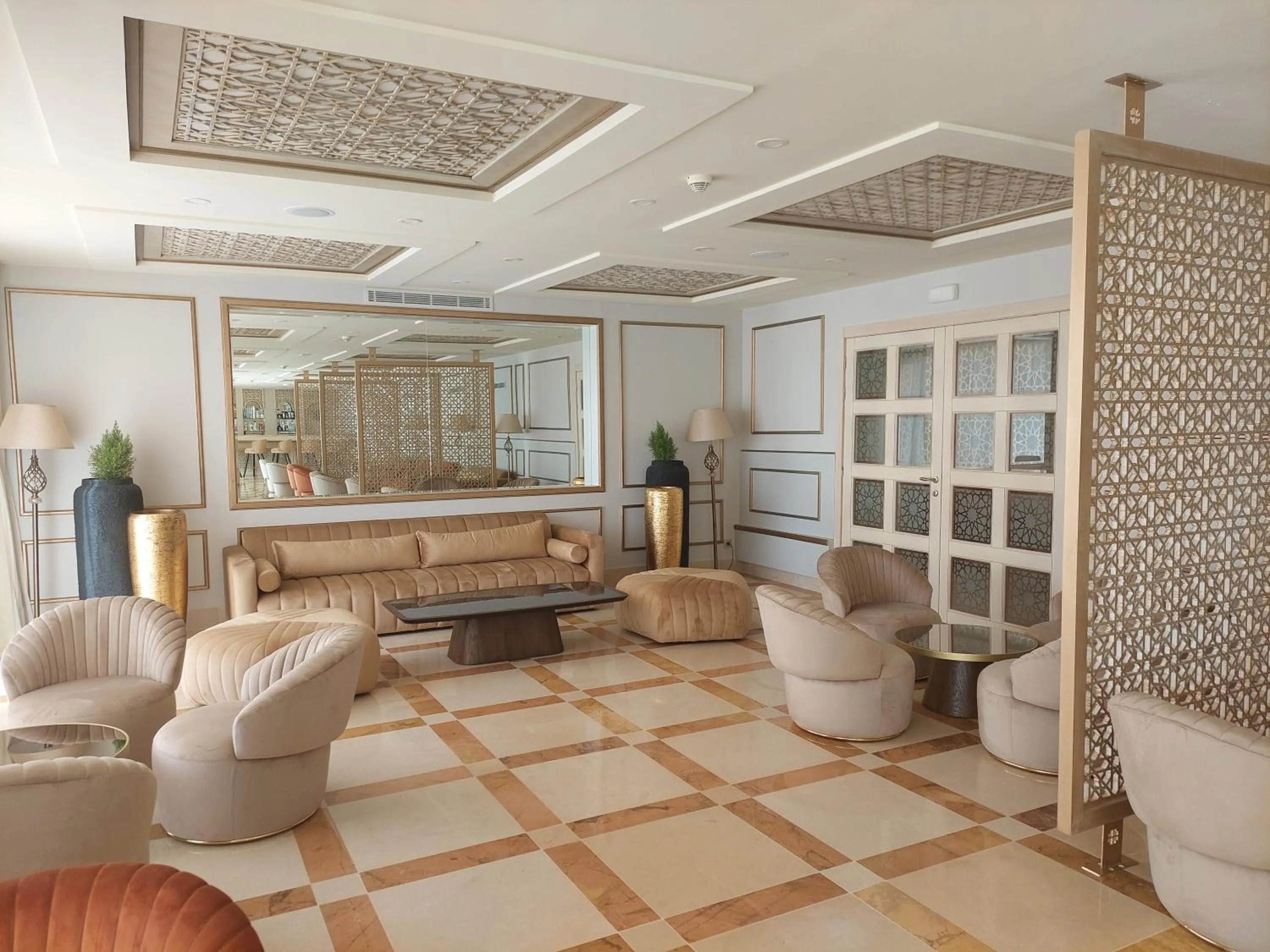 Lounge or bar in Royal Tulip Korbous Bay Thalasso & Springs