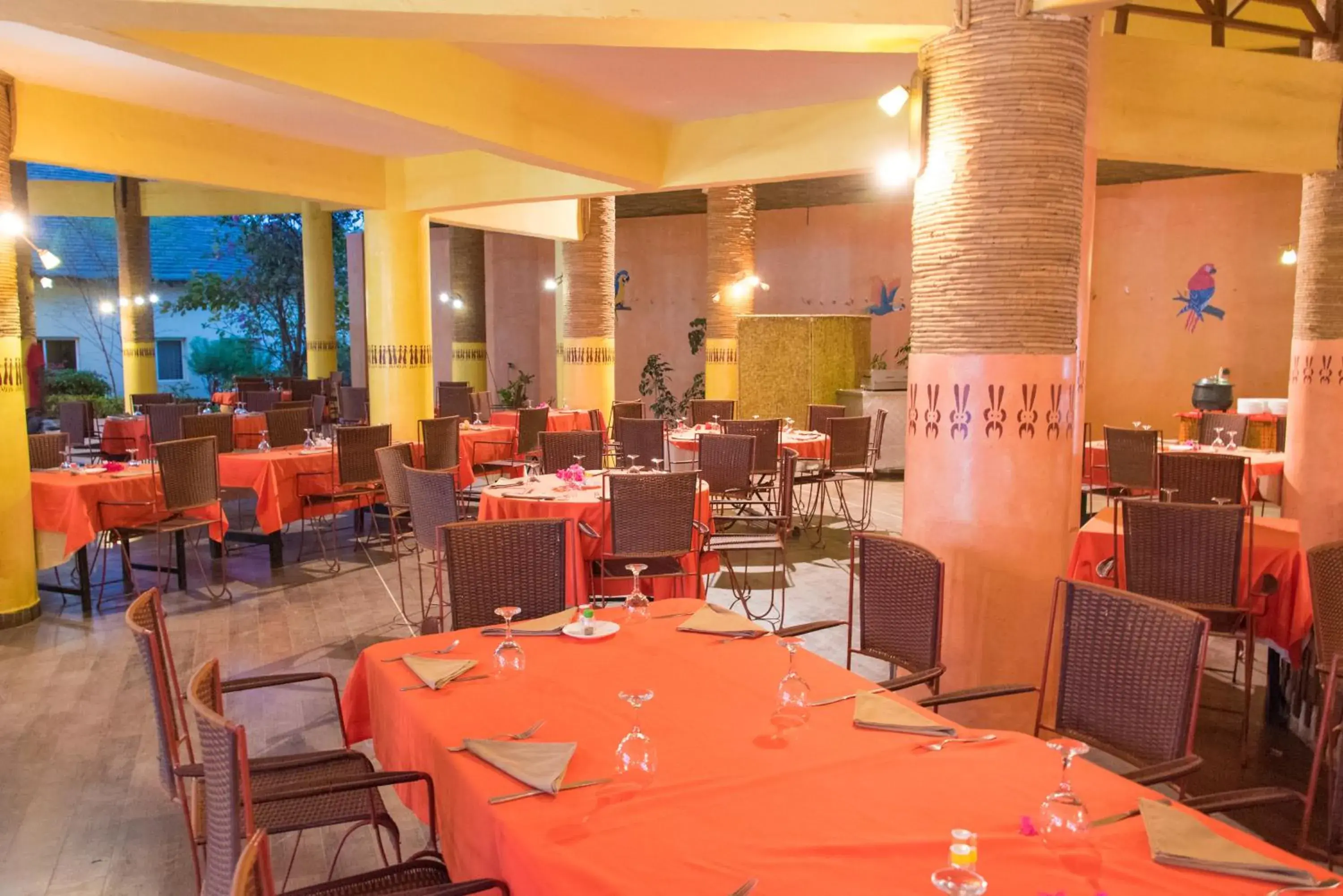 Restaurant/places to eat in Royal Saly Restaurant/places to eat in Royal Saly