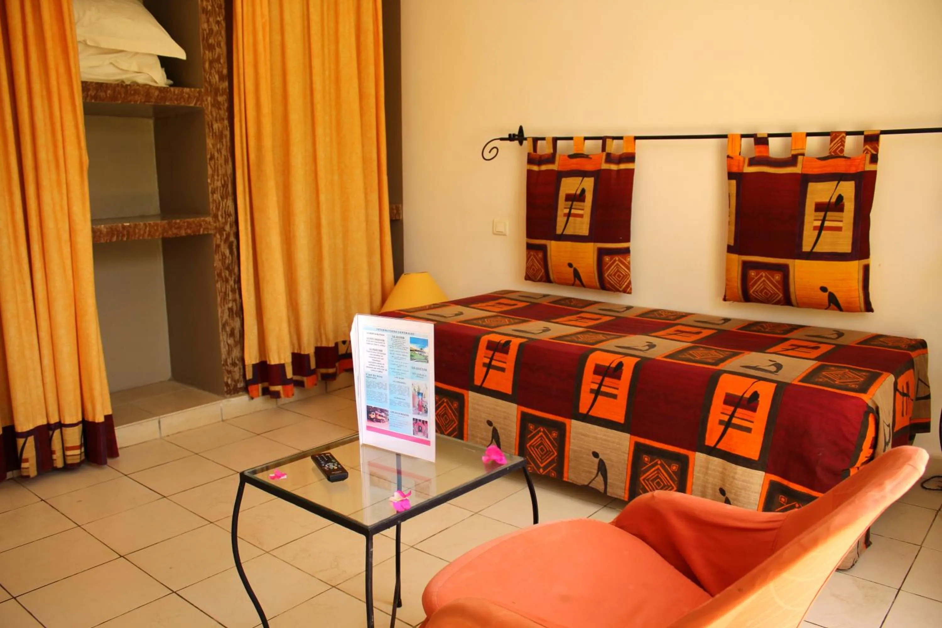 Photo of the whole room, Bed in Royal Saly