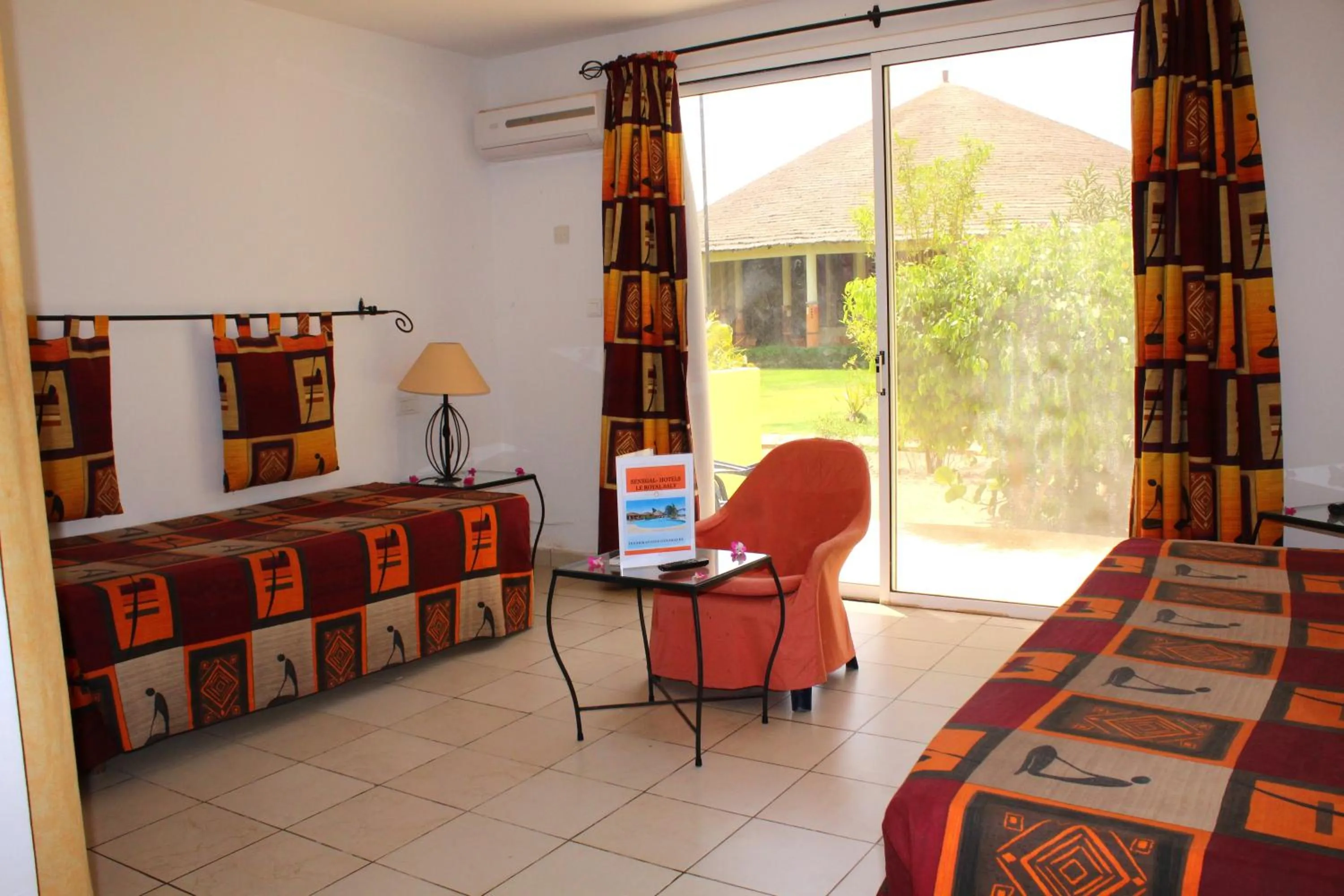 Living room, Bed in Royal Saly