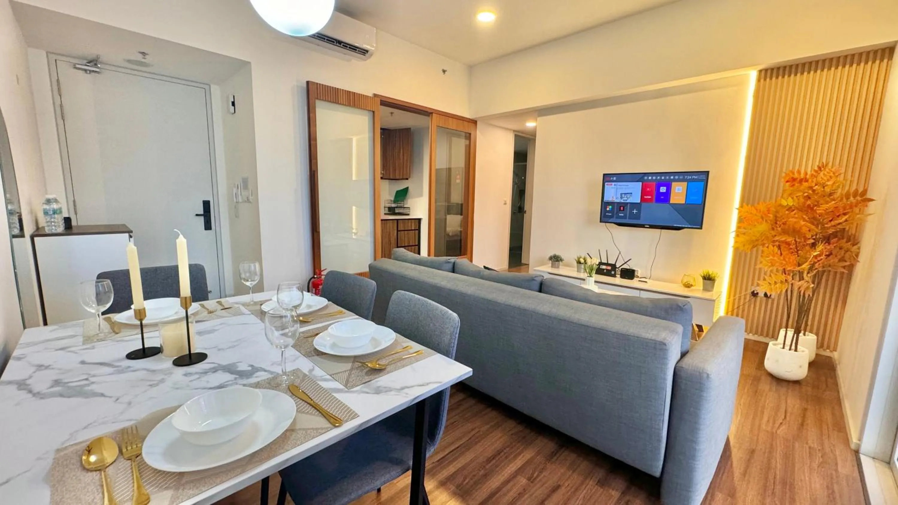 Living room in UNA Serviced Apartment by manatidur