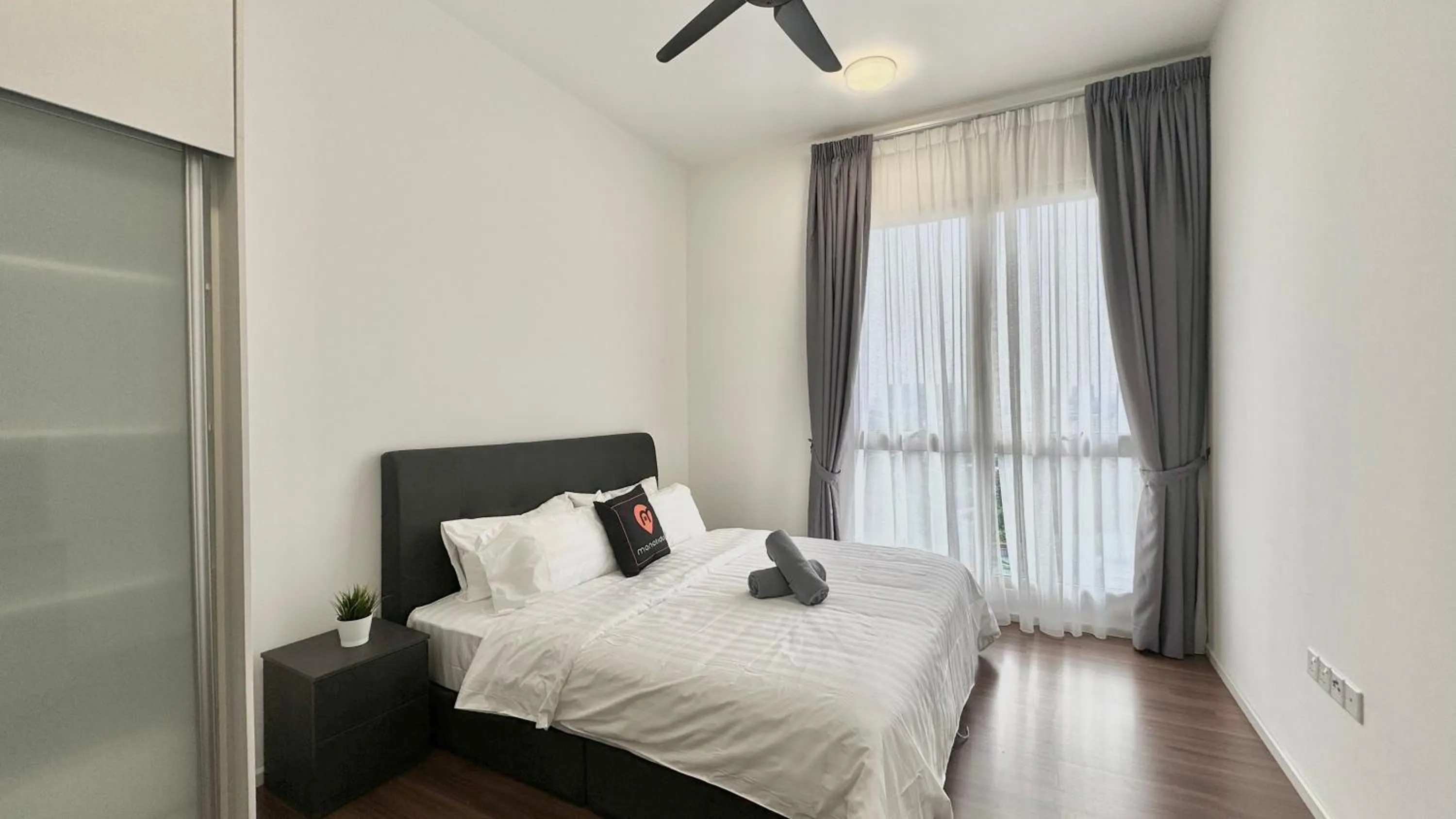 Bed in UNA Serviced Apartment by manatidur