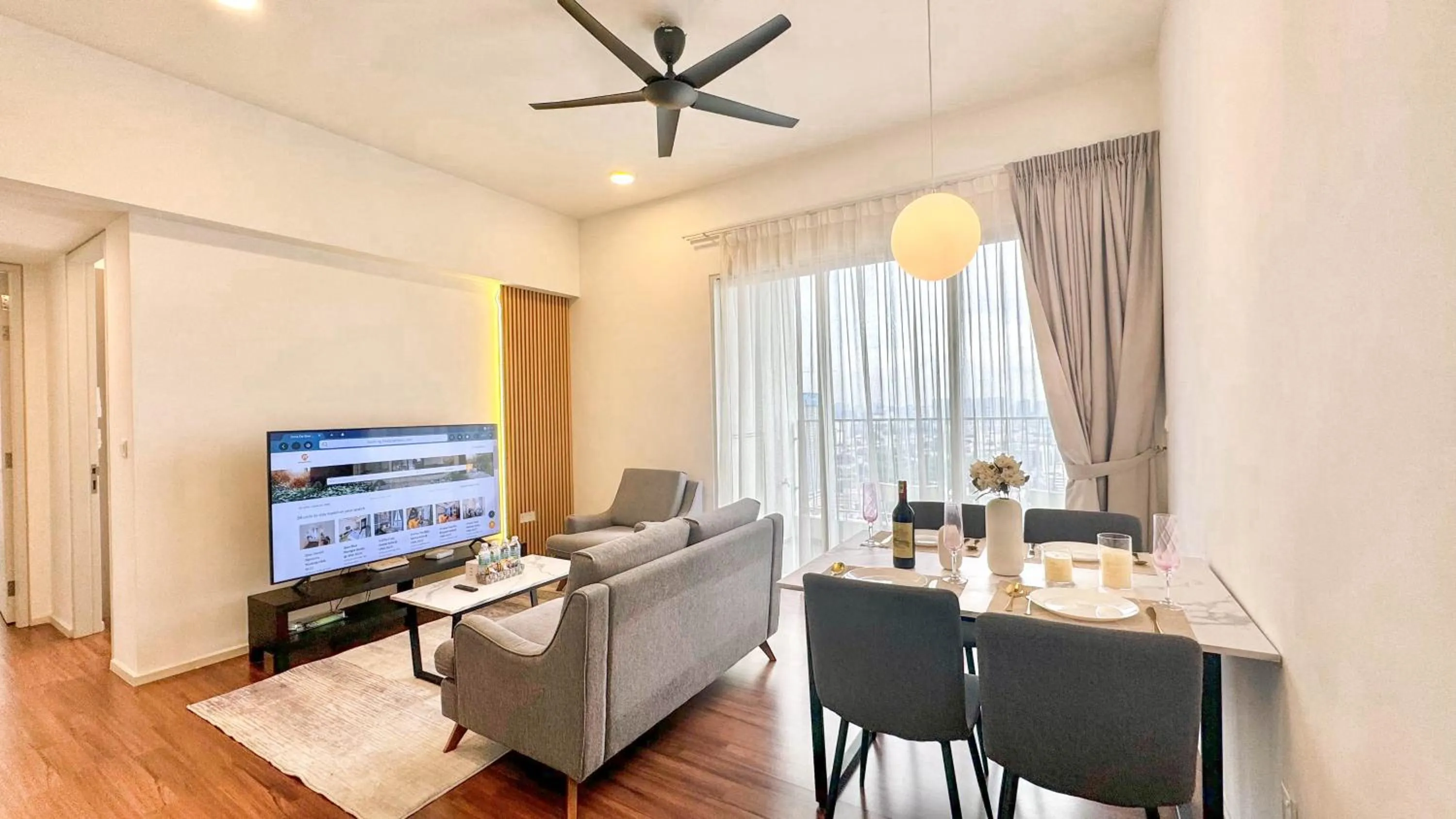 Family in UNA Serviced Apartment by manatidur