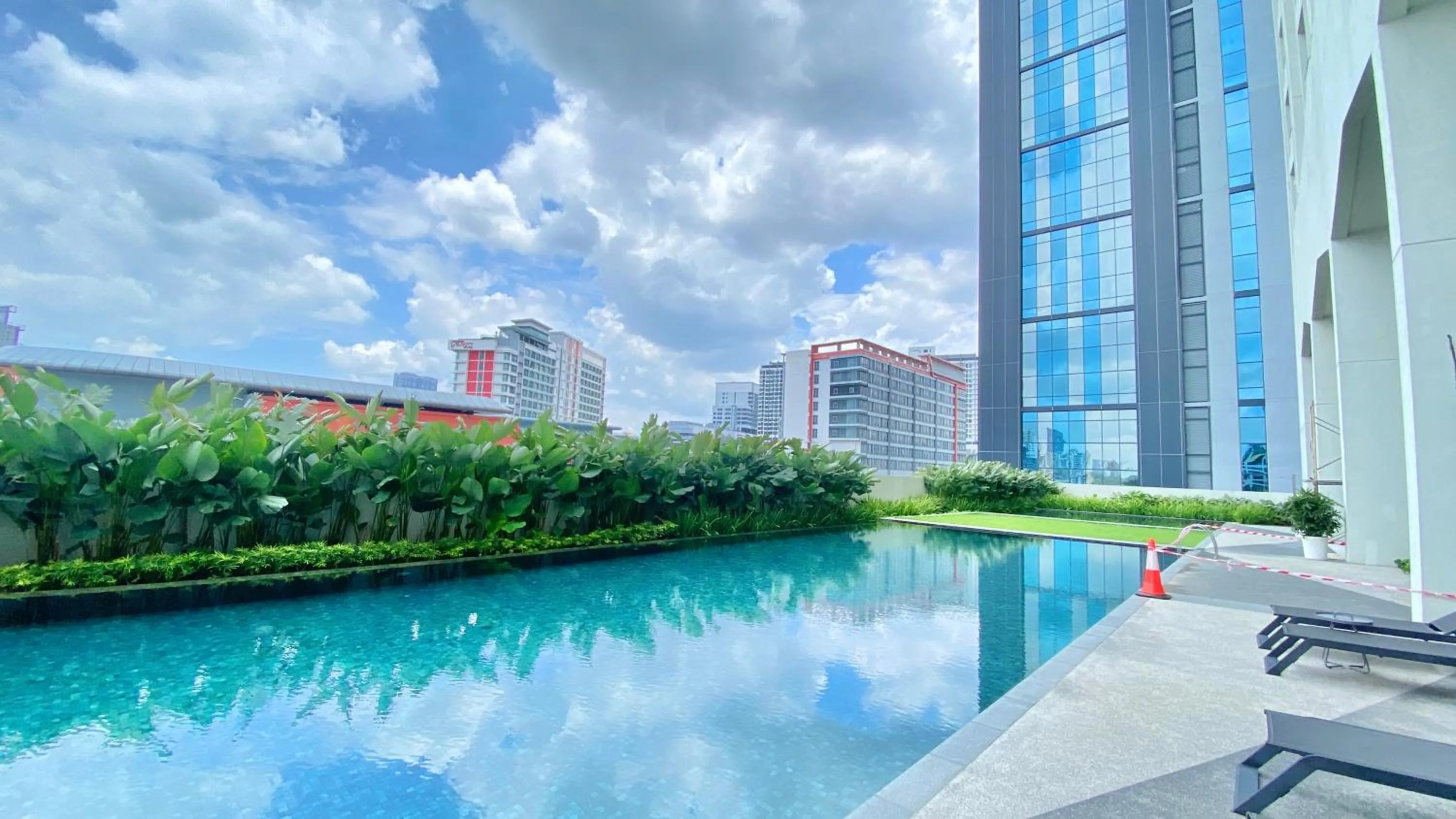 Pool view in UNA Serviced Apartment by manatidur