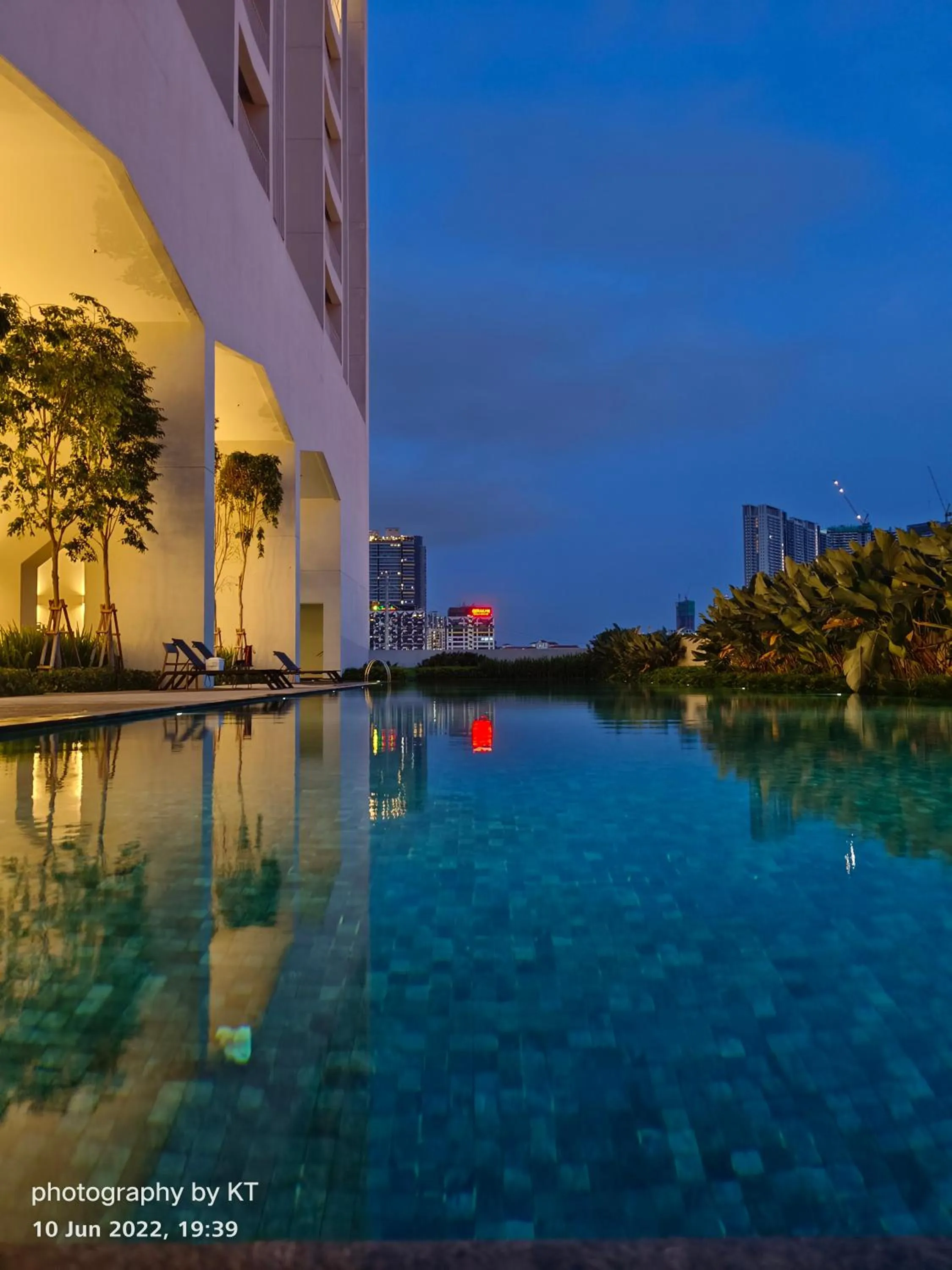 Pool view in UNA Serviced Apartment by manatidur