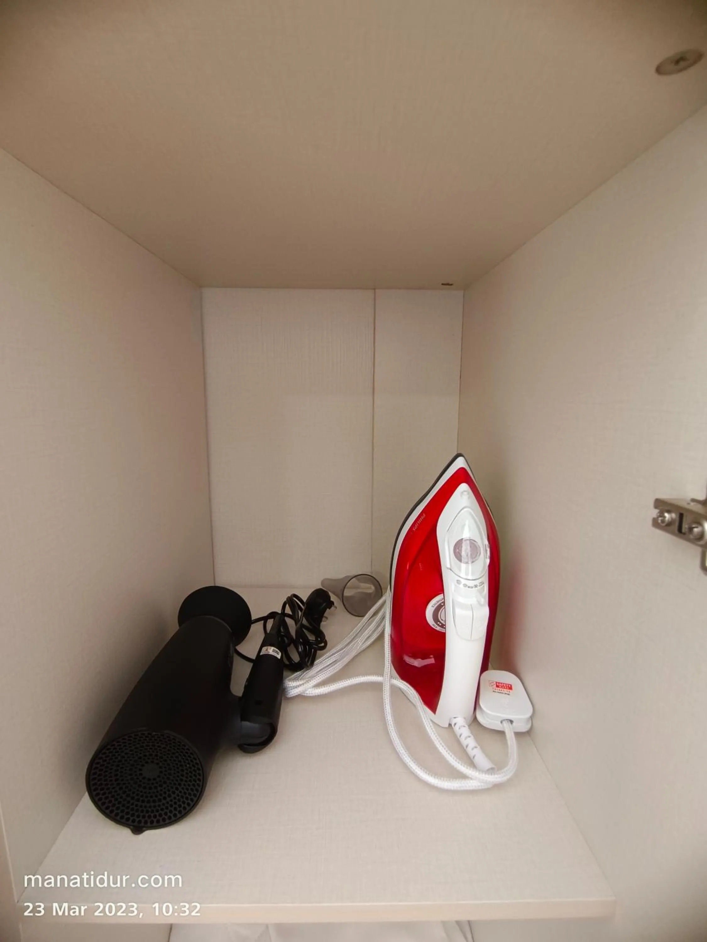 furniture in UNA Serviced Apartment by manatidur