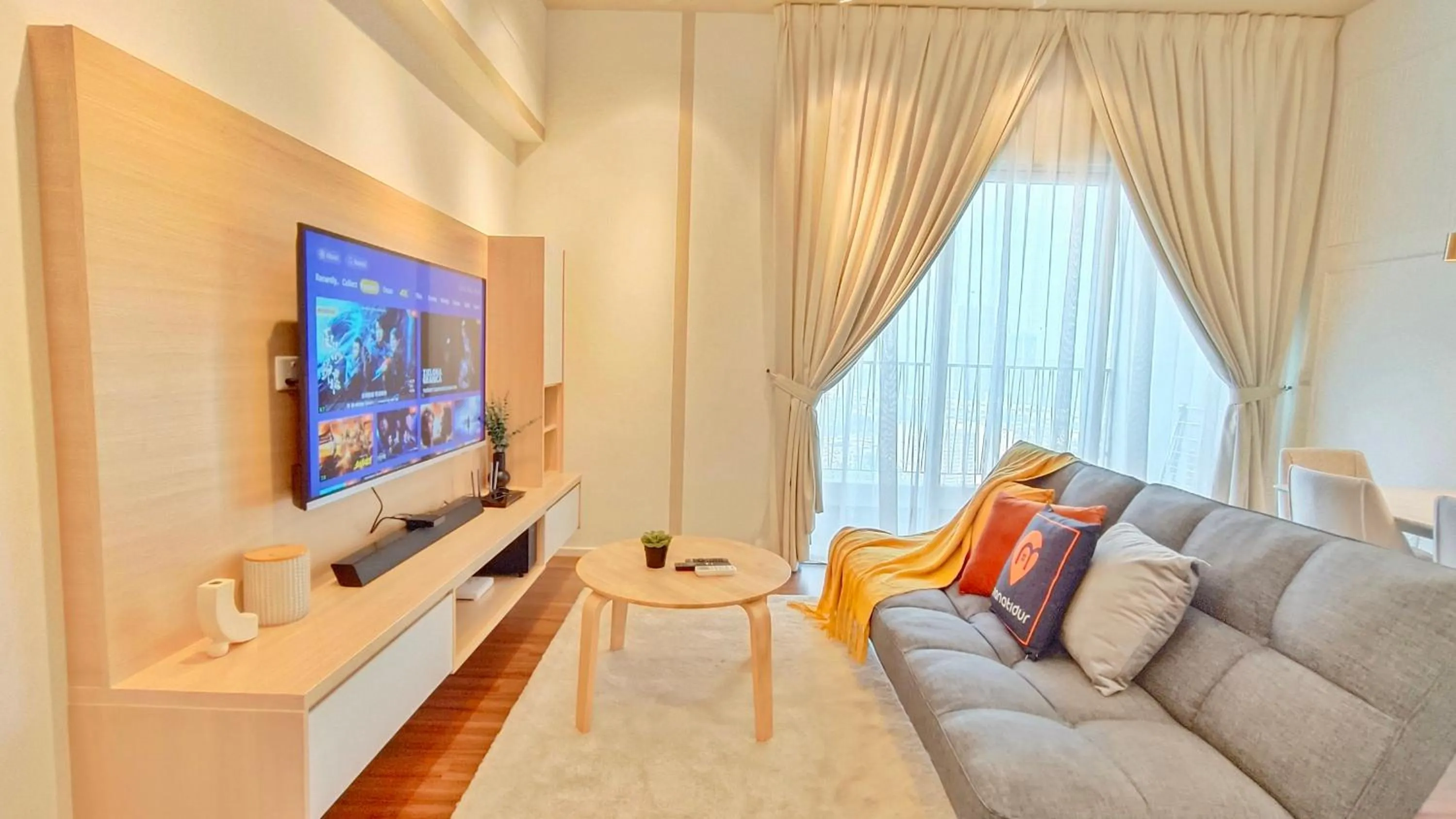 Living room in UNA Serviced Apartment by manatidur