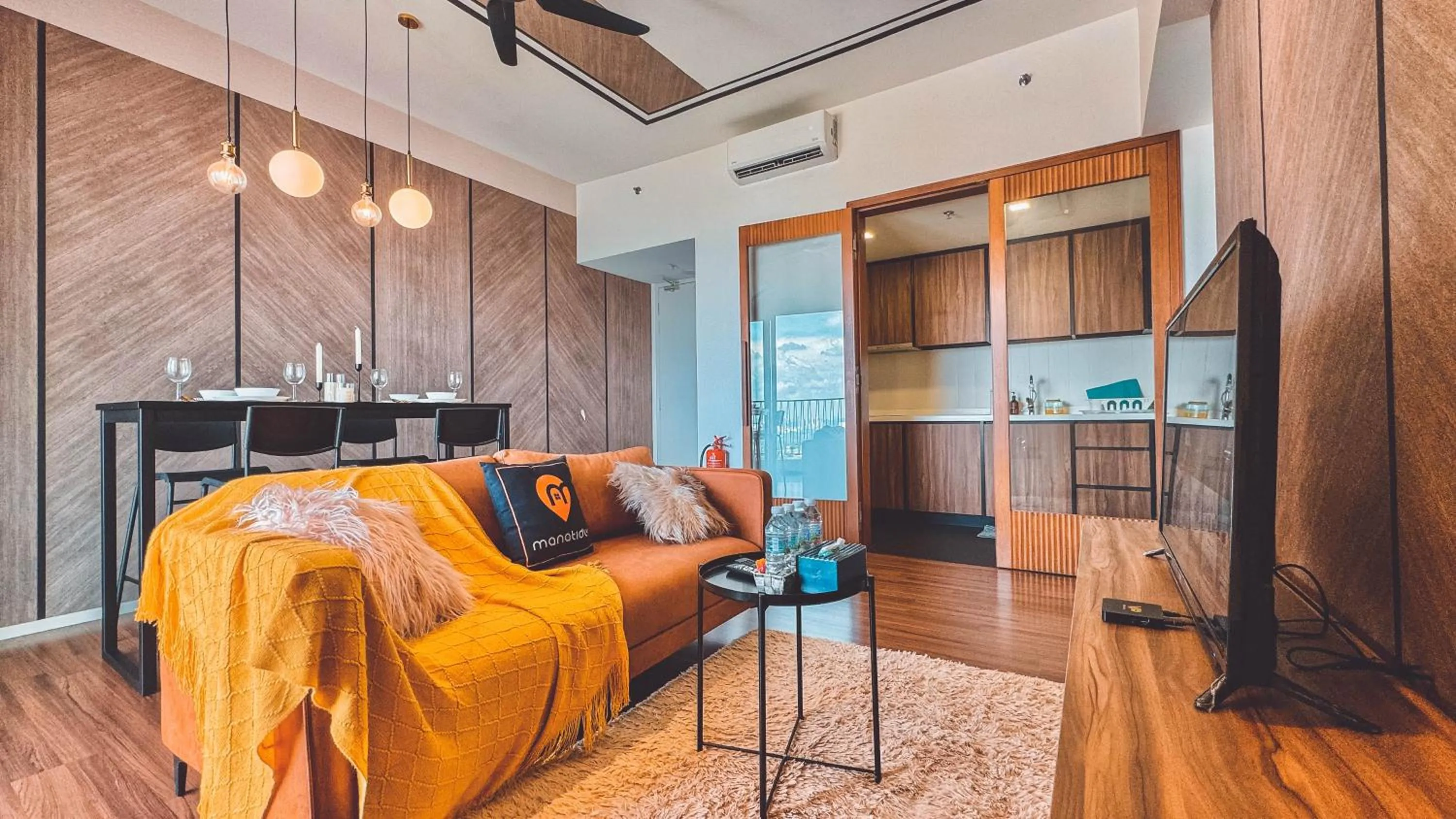 Living room, Bed in UNA Serviced Apartment by manatidur