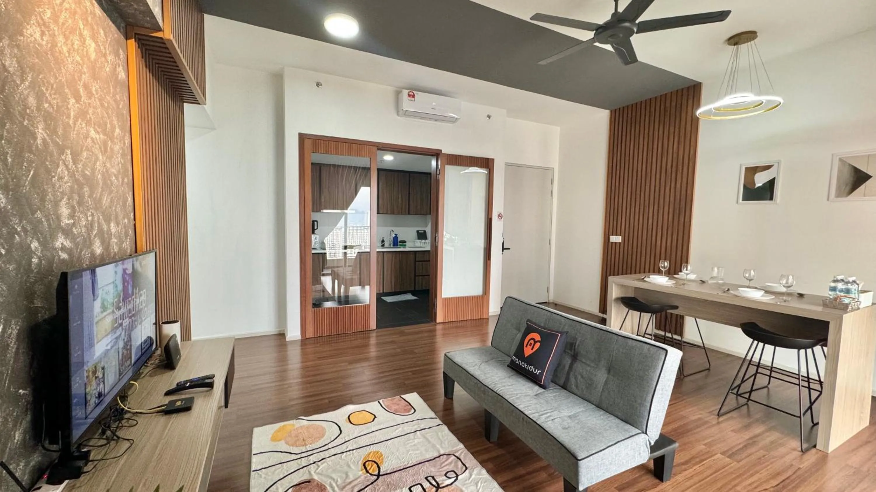 Living room in UNA Serviced Apartment by manatidur