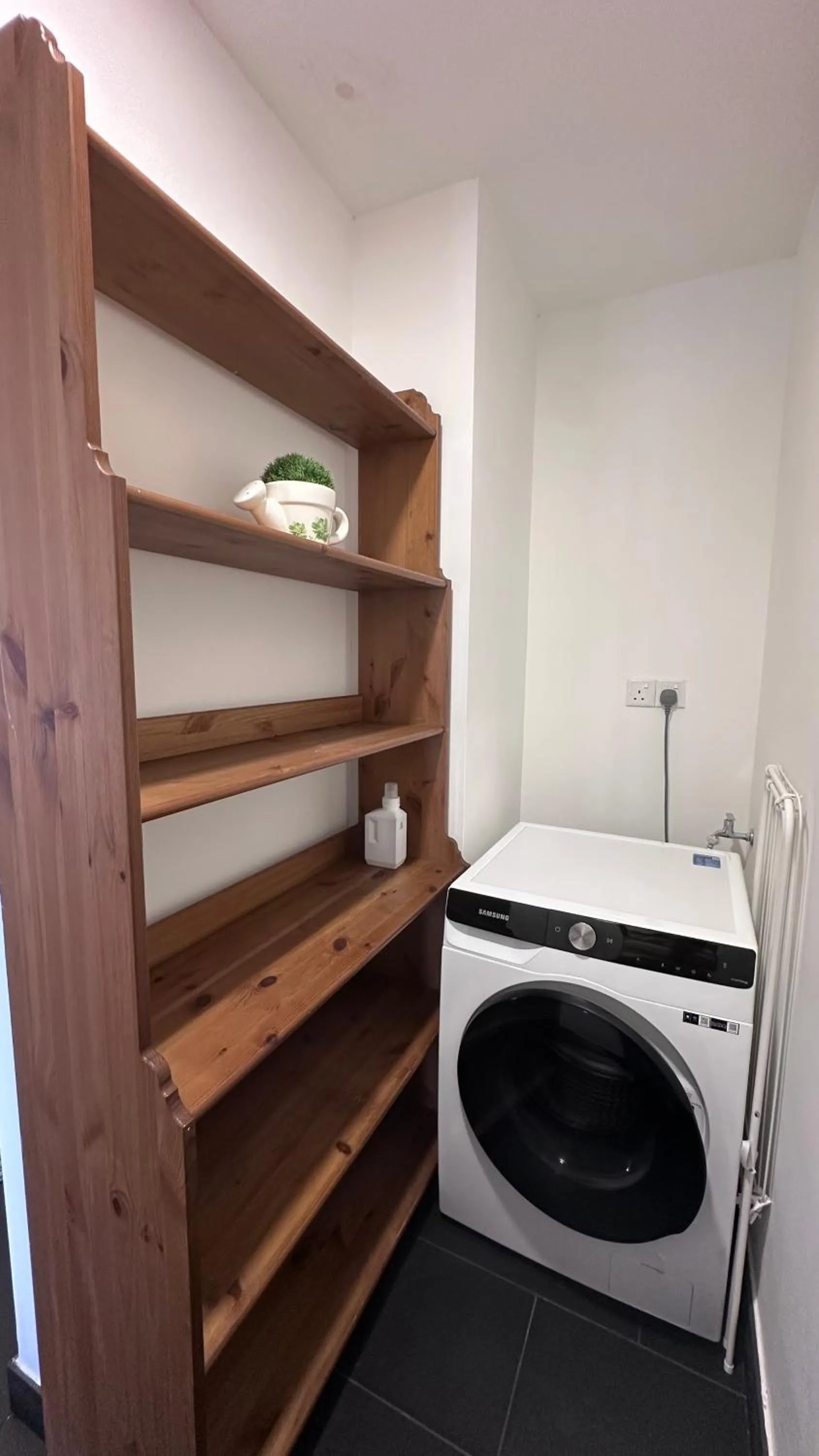 washing machine in UNA Serviced Apartment by manatidur