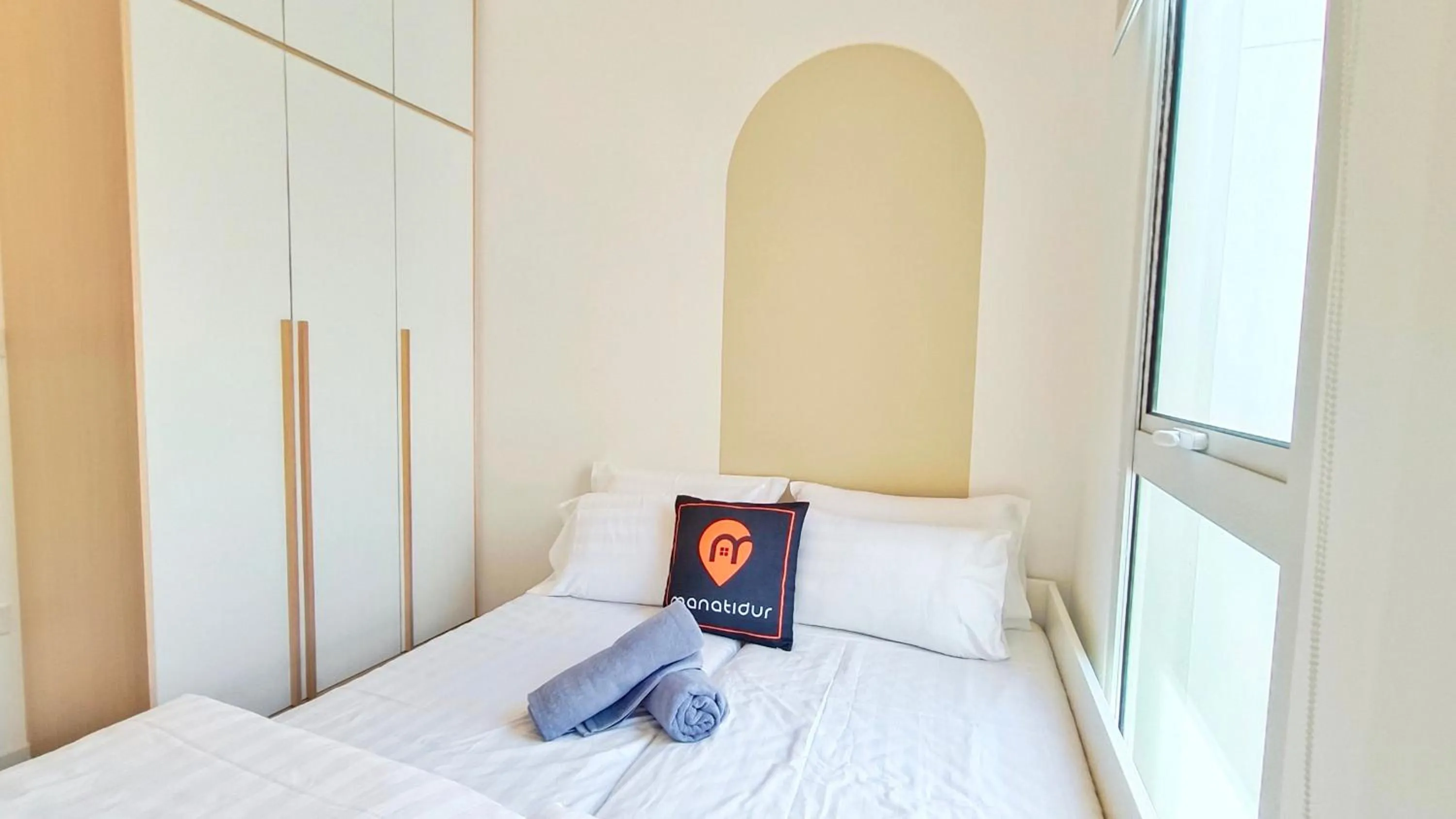 Bedroom, Bed in UNA Serviced Apartment by manatidur