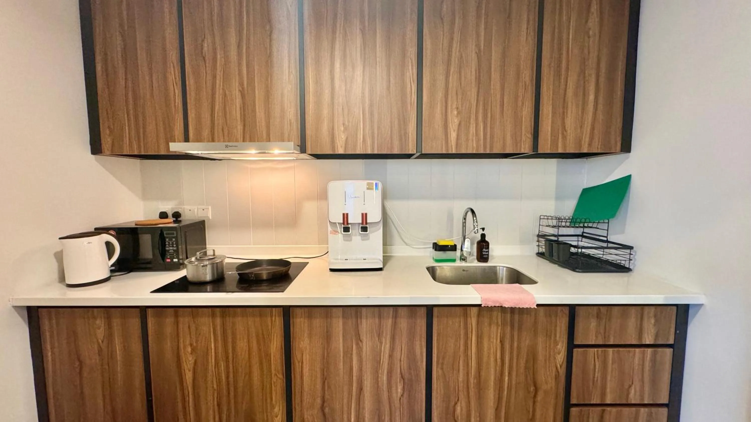 kitchen in UNA Serviced Apartment by manatidur