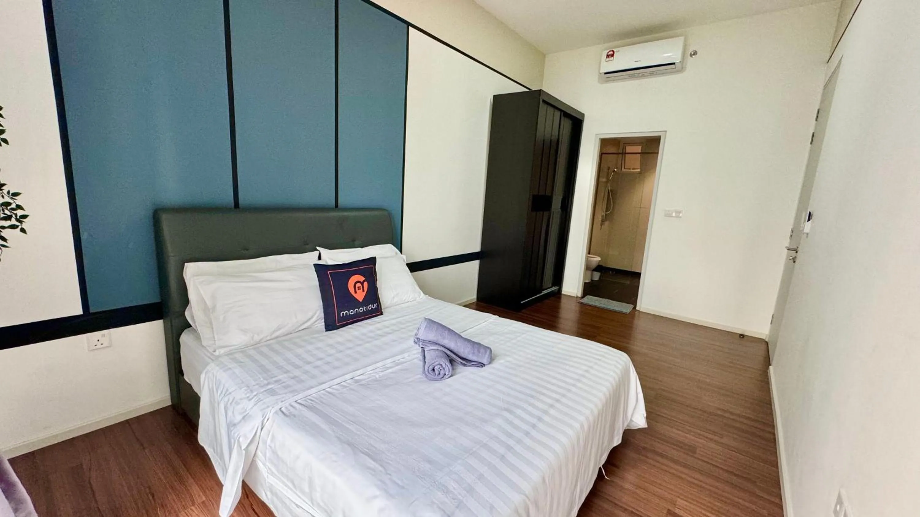 Bedroom, Bed in UNA Serviced Apartment by manatidur