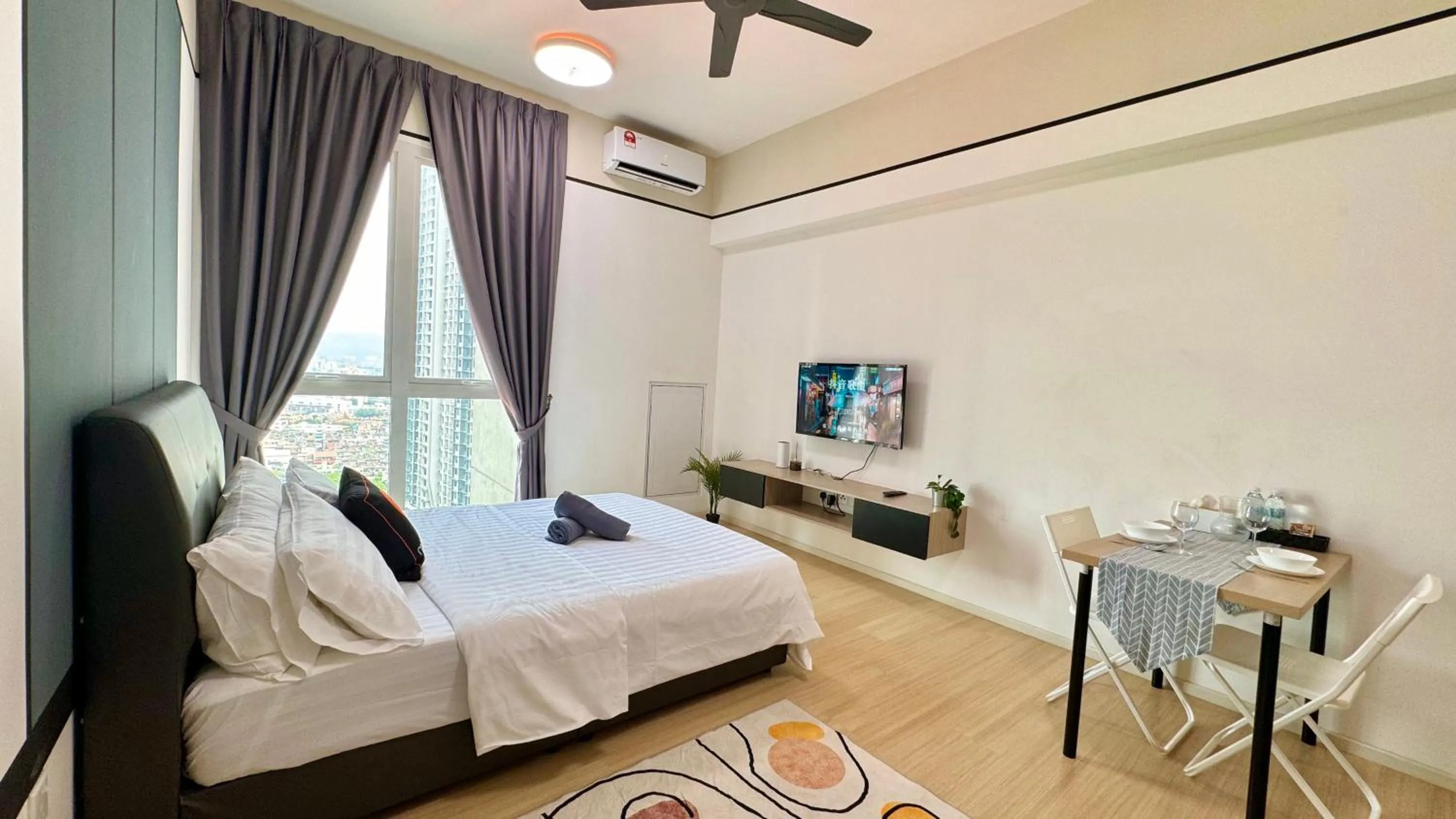 TV and multimedia, Bed in UNA Serviced Apartment by manatidur