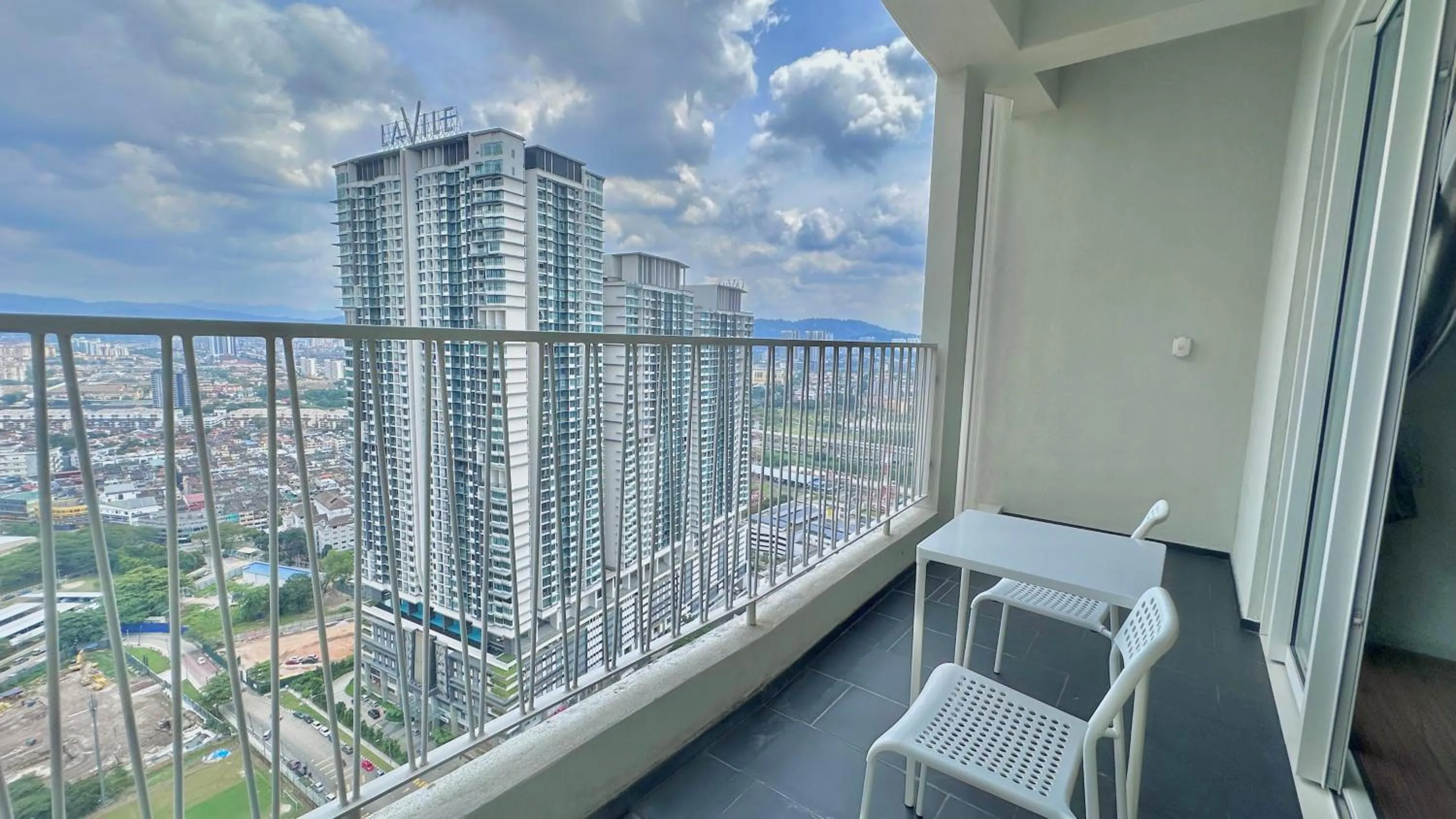 Balcony/Terrace in UNA Serviced Apartment by manatidur