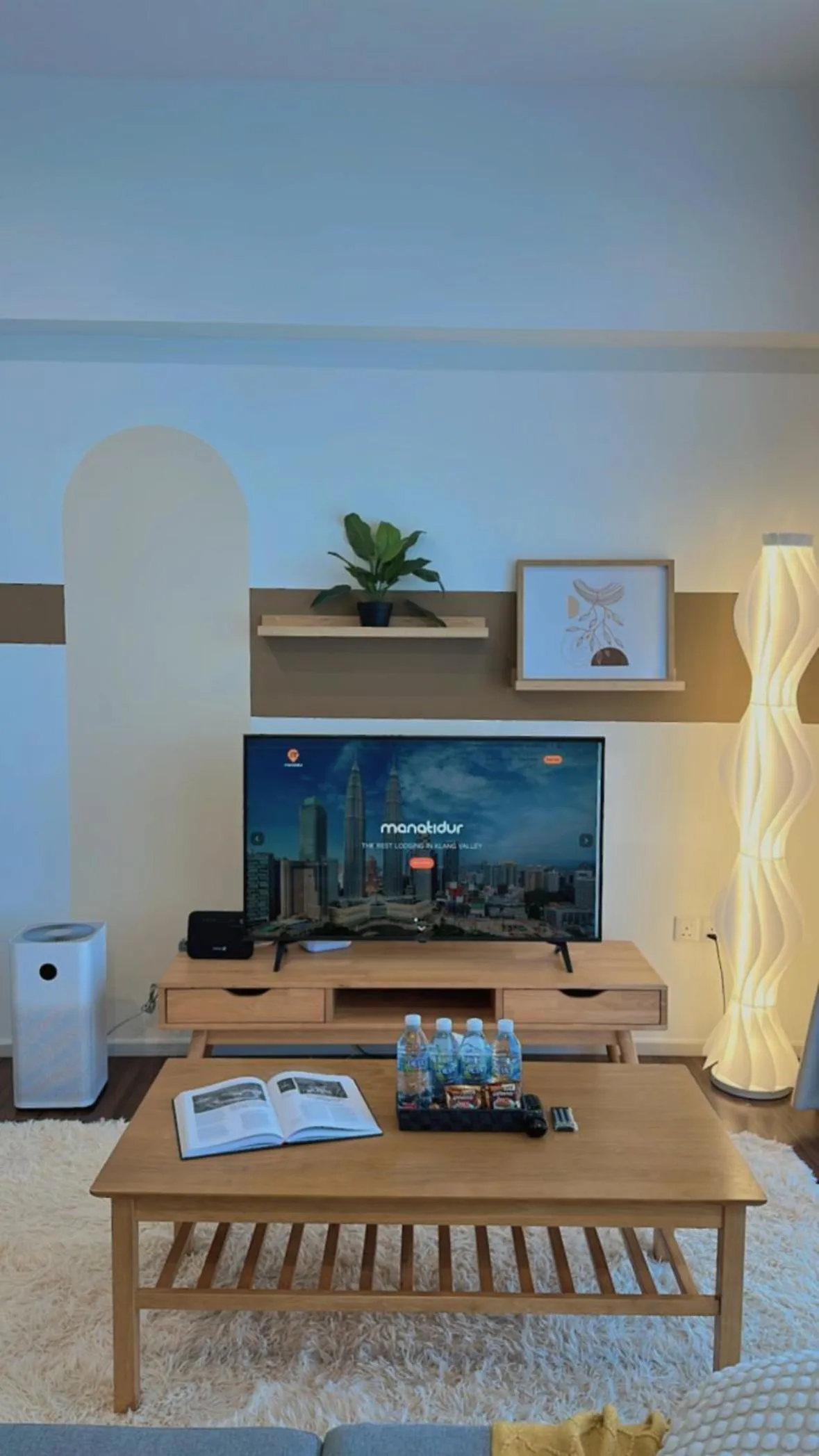 TV and multimedia in UNA Serviced Apartment by manatidur