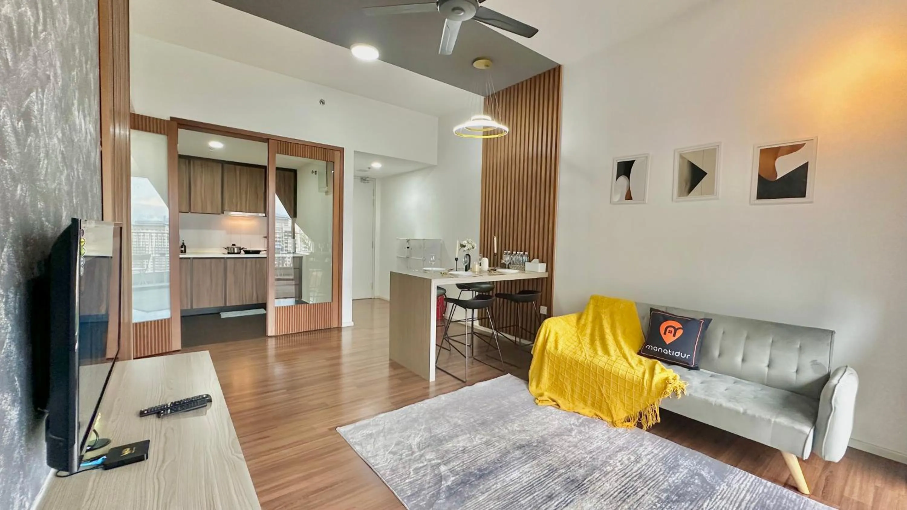 Living room, Bed in UNA Serviced Apartment by manatidur