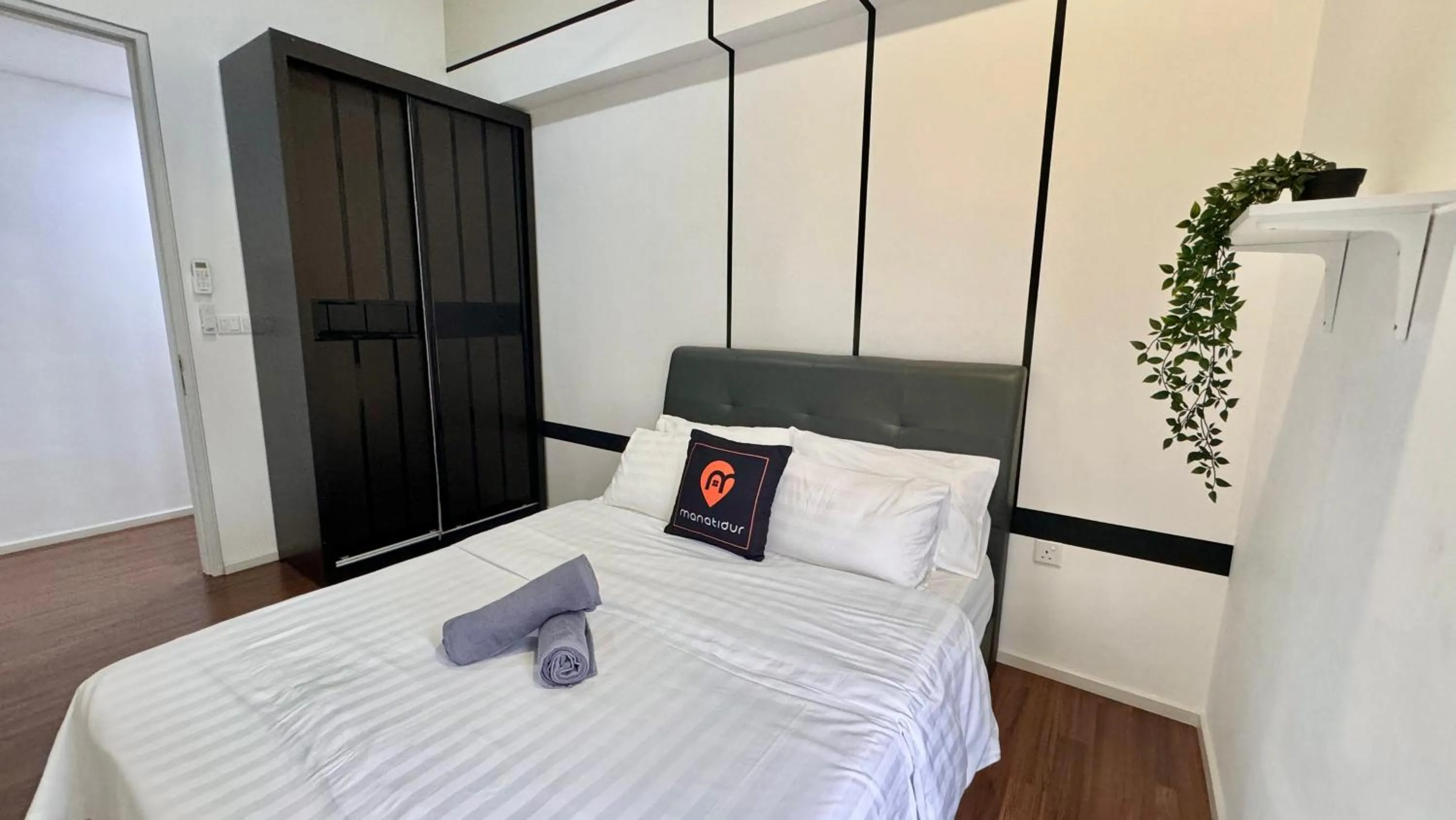 Bedroom, Bed in UNA Serviced Apartment by manatidur