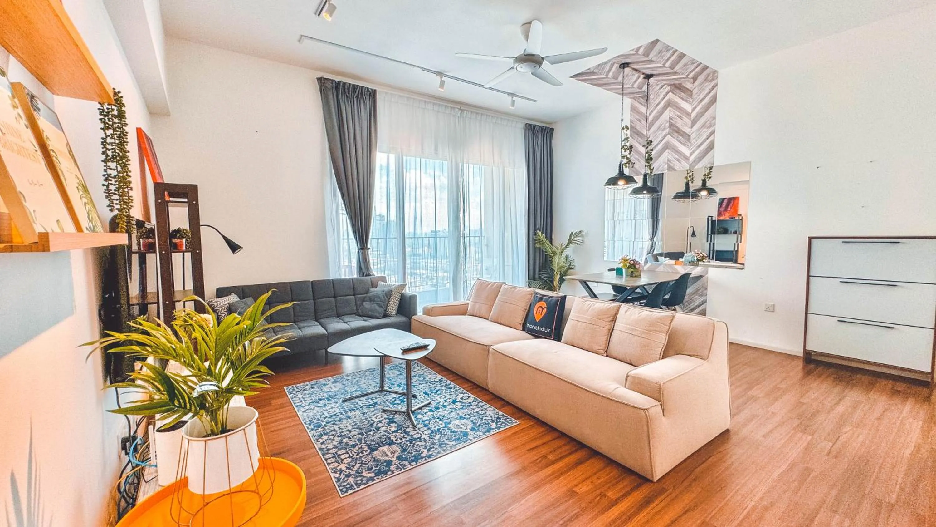 Living room in UNA Serviced Apartment by manatidur