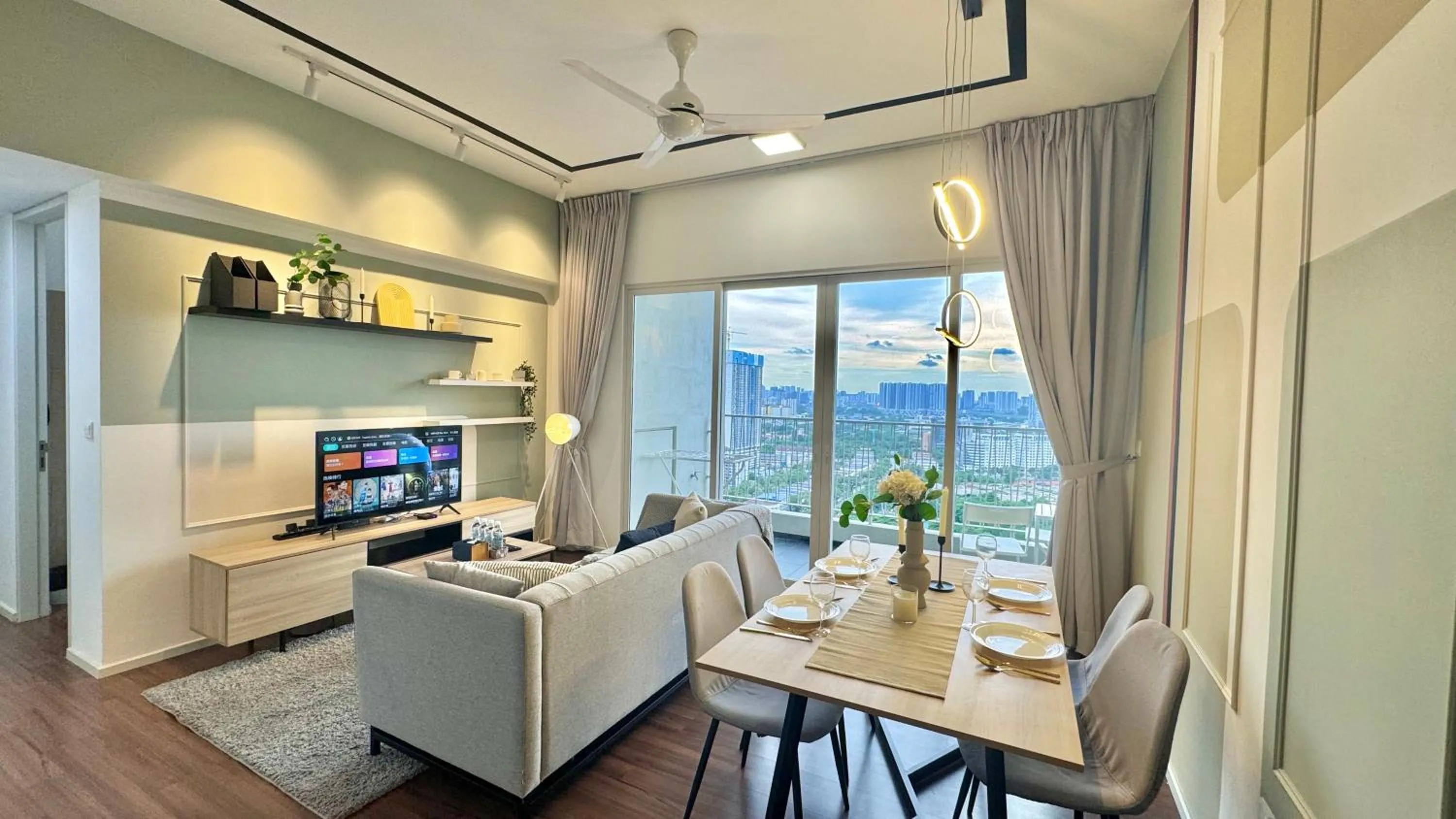 Living room in UNA Serviced Apartment by manatidur