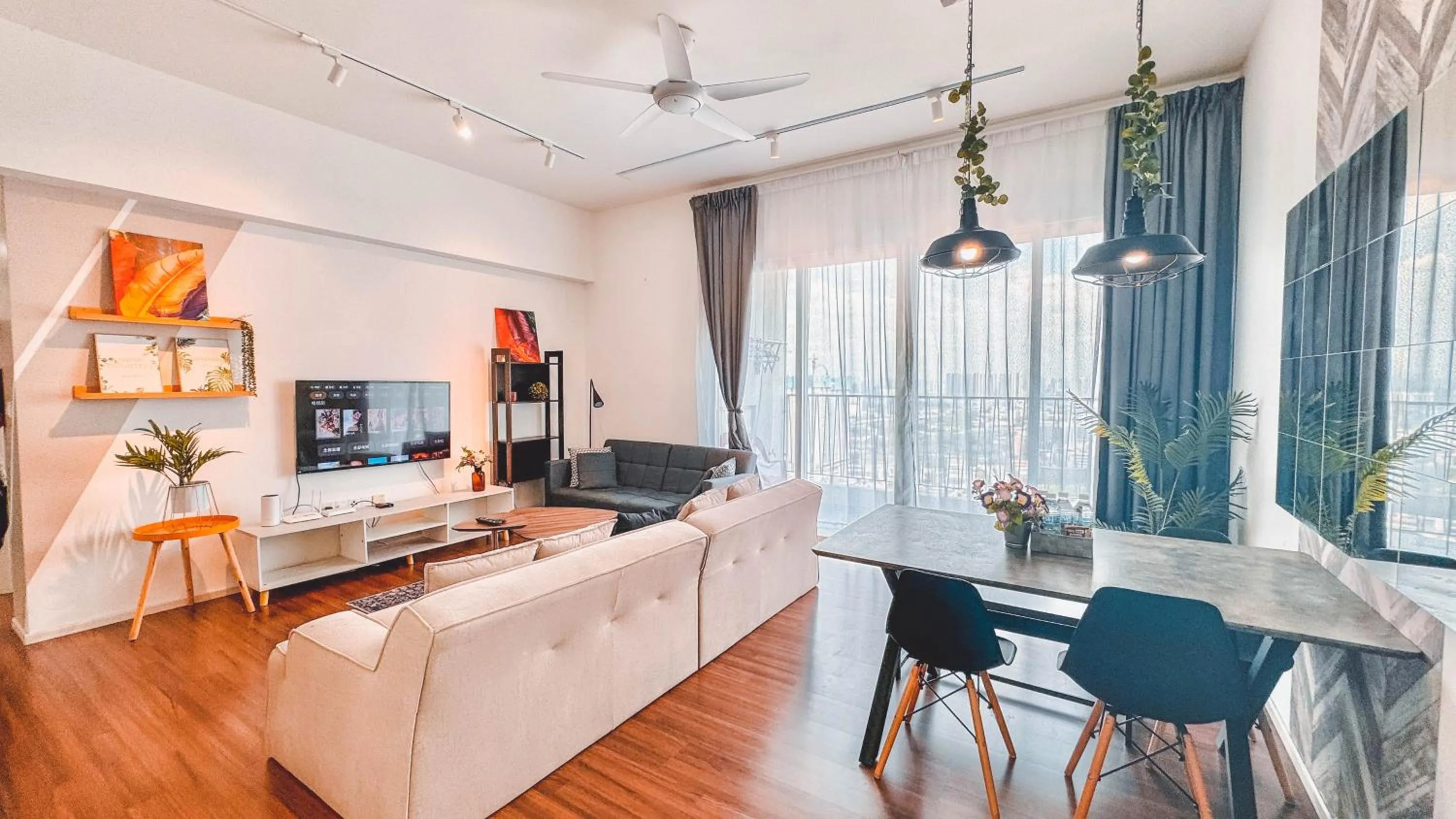 Living room in UNA Serviced Apartment by manatidur