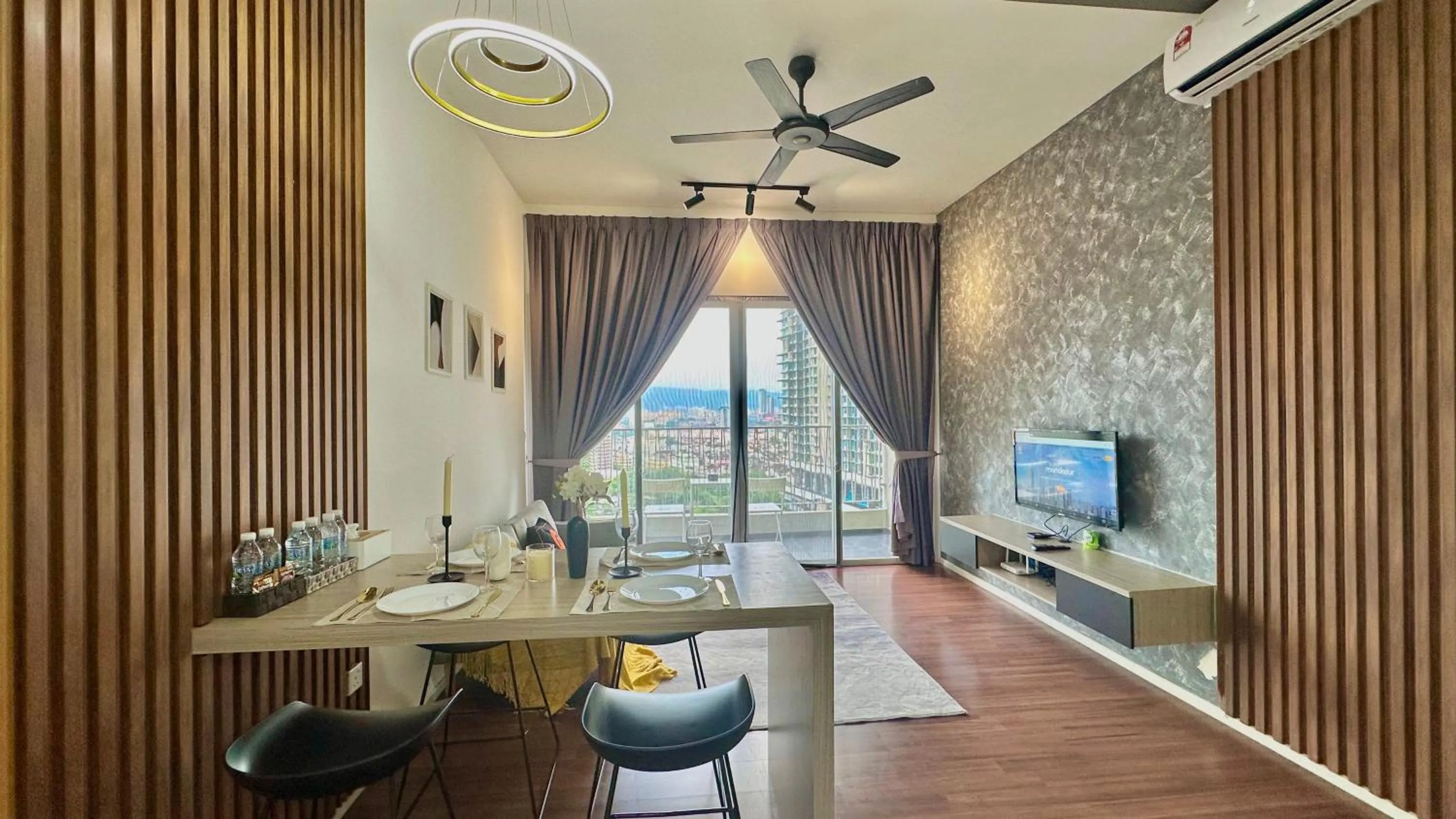 Living room in UNA Serviced Apartment by manatidur