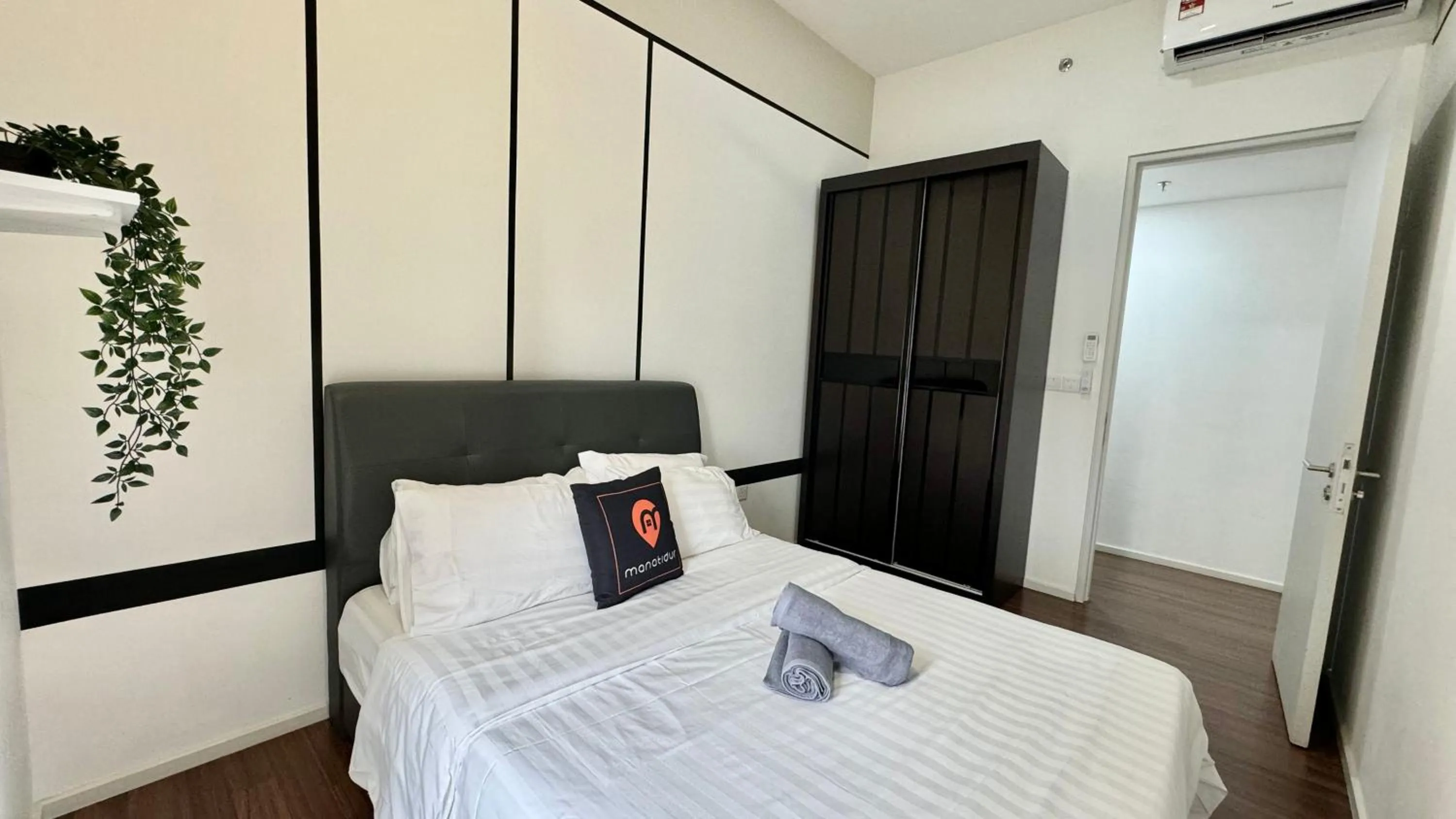 Bedroom, Bed in UNA Serviced Apartment by manatidur